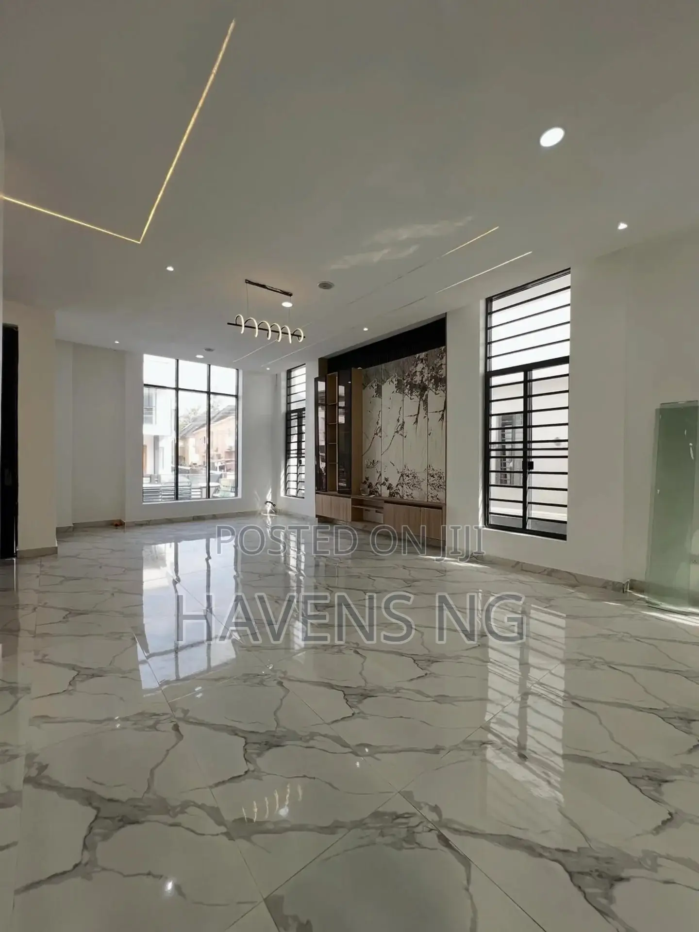 5bdrm Duplex in Ikota for sale