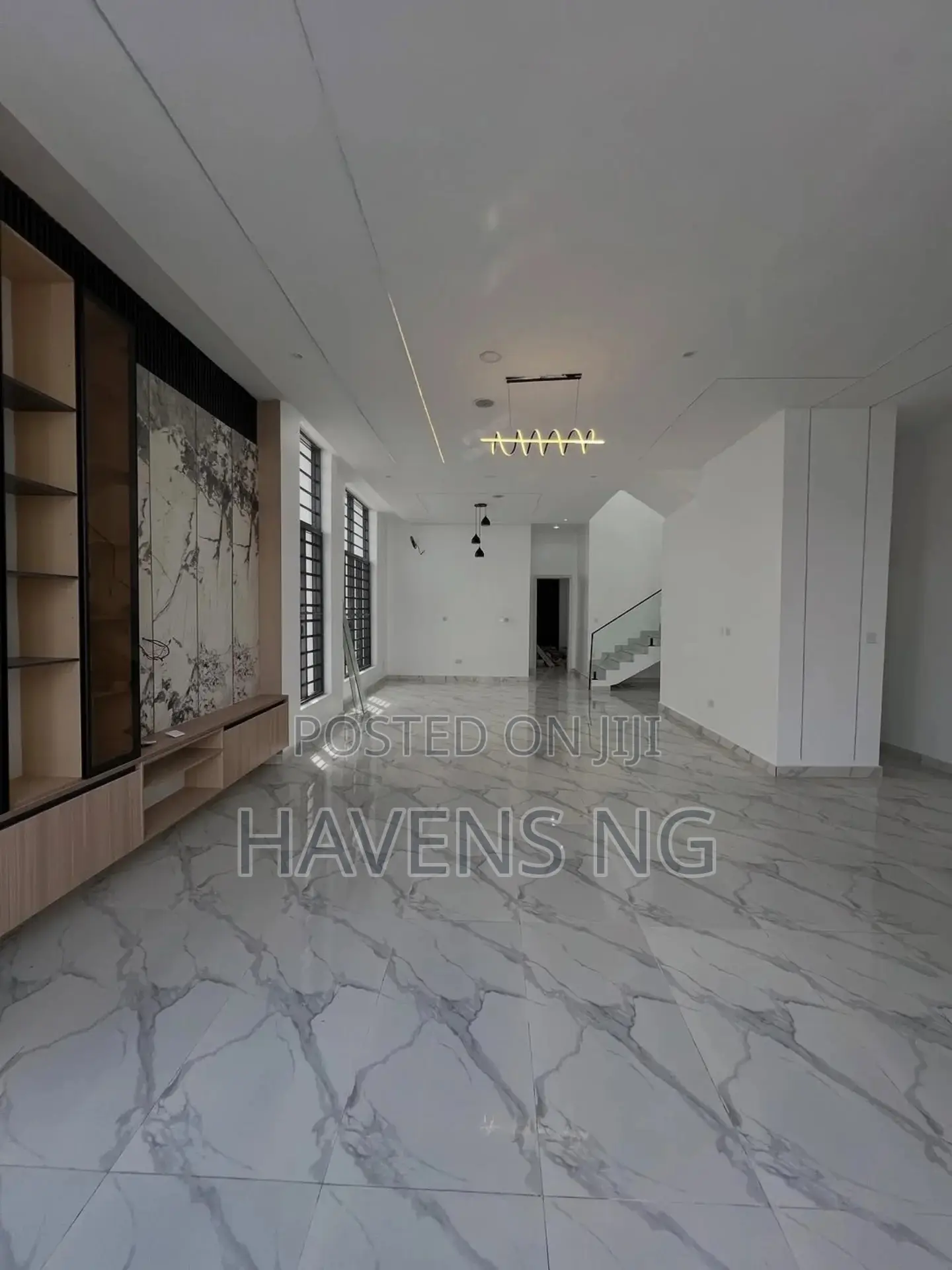5bdrm Duplex in Ikota for sale