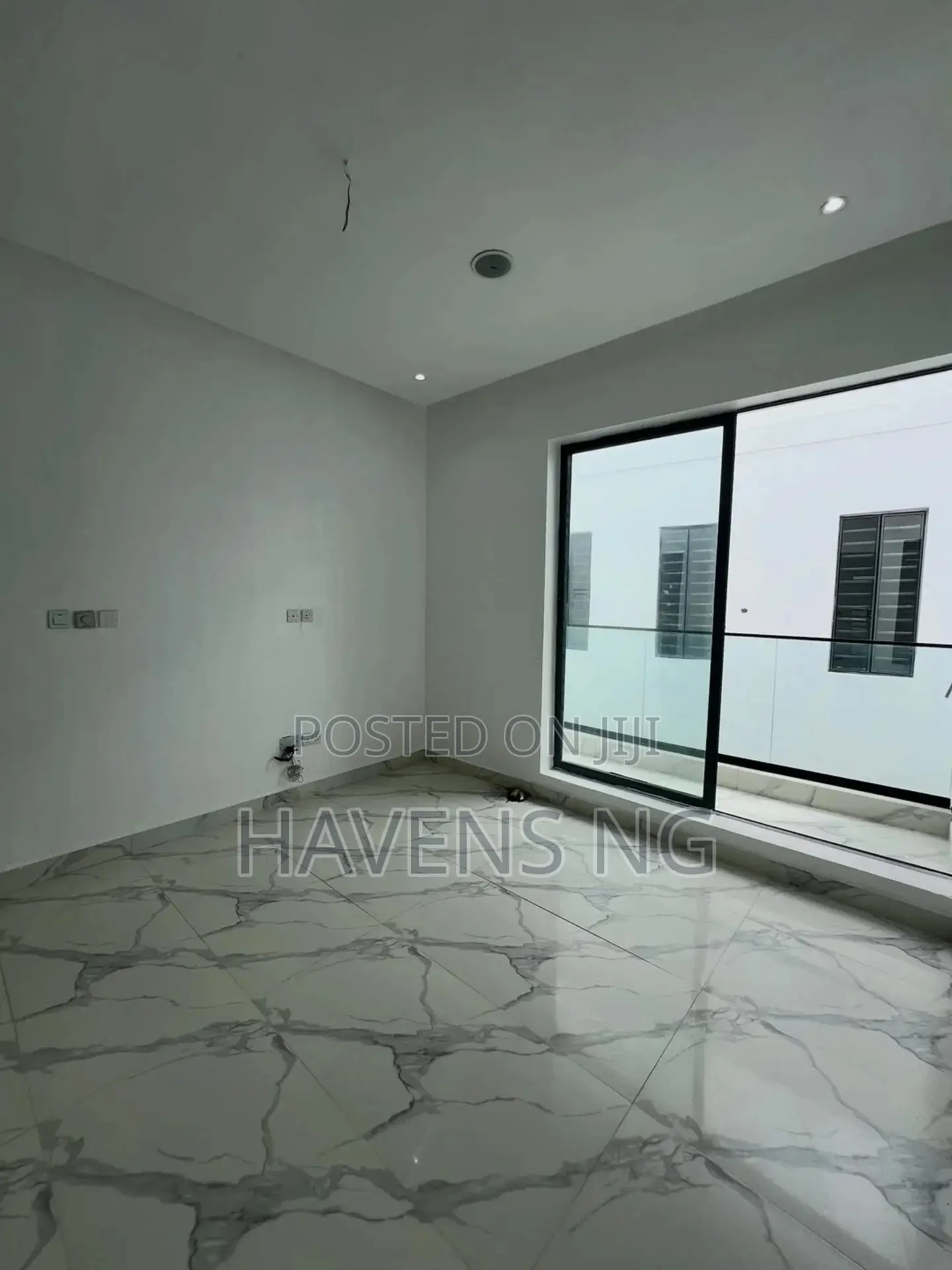 5bdrm Duplex in Ikota for sale