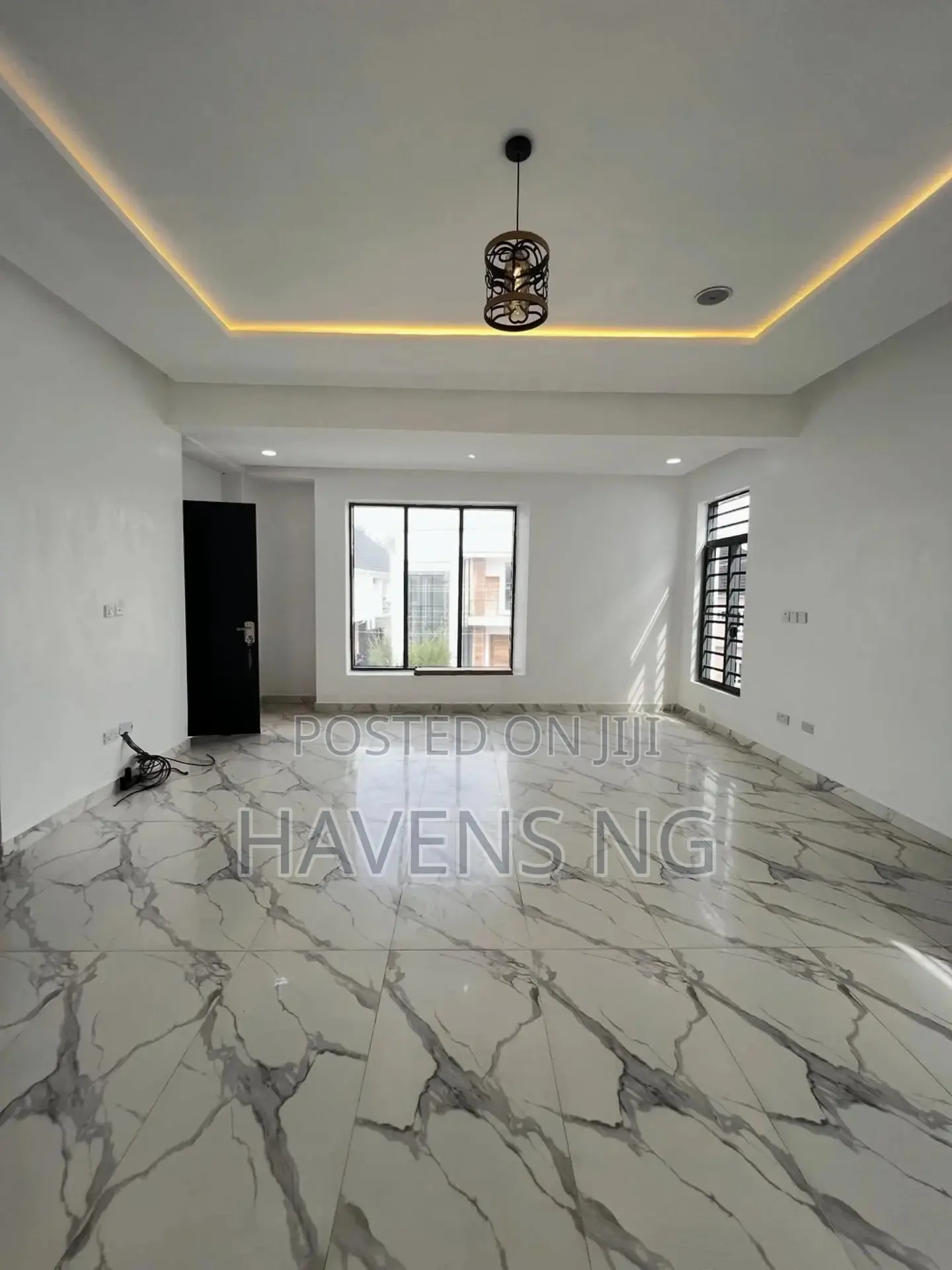5bdrm Duplex in Ikota for sale