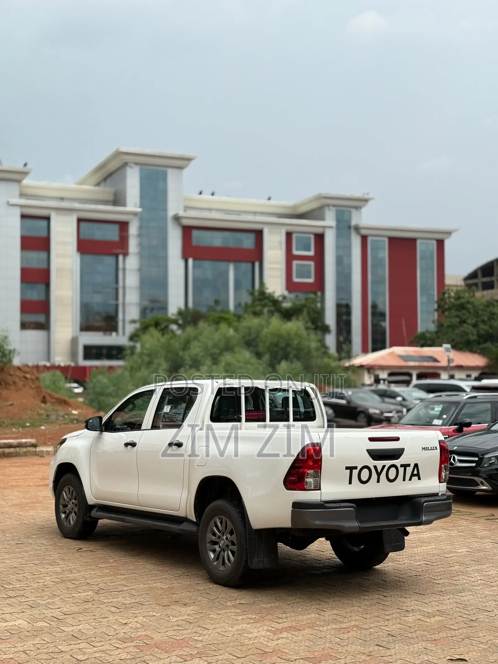 New Toyota Hilux 2025 White