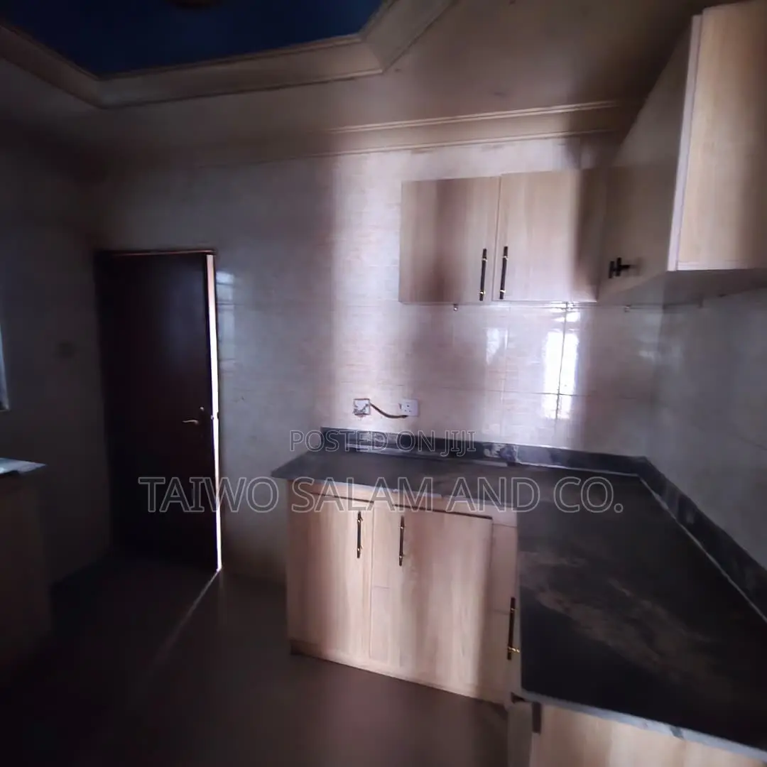 3bdrm Block of Flats in Apata for rent