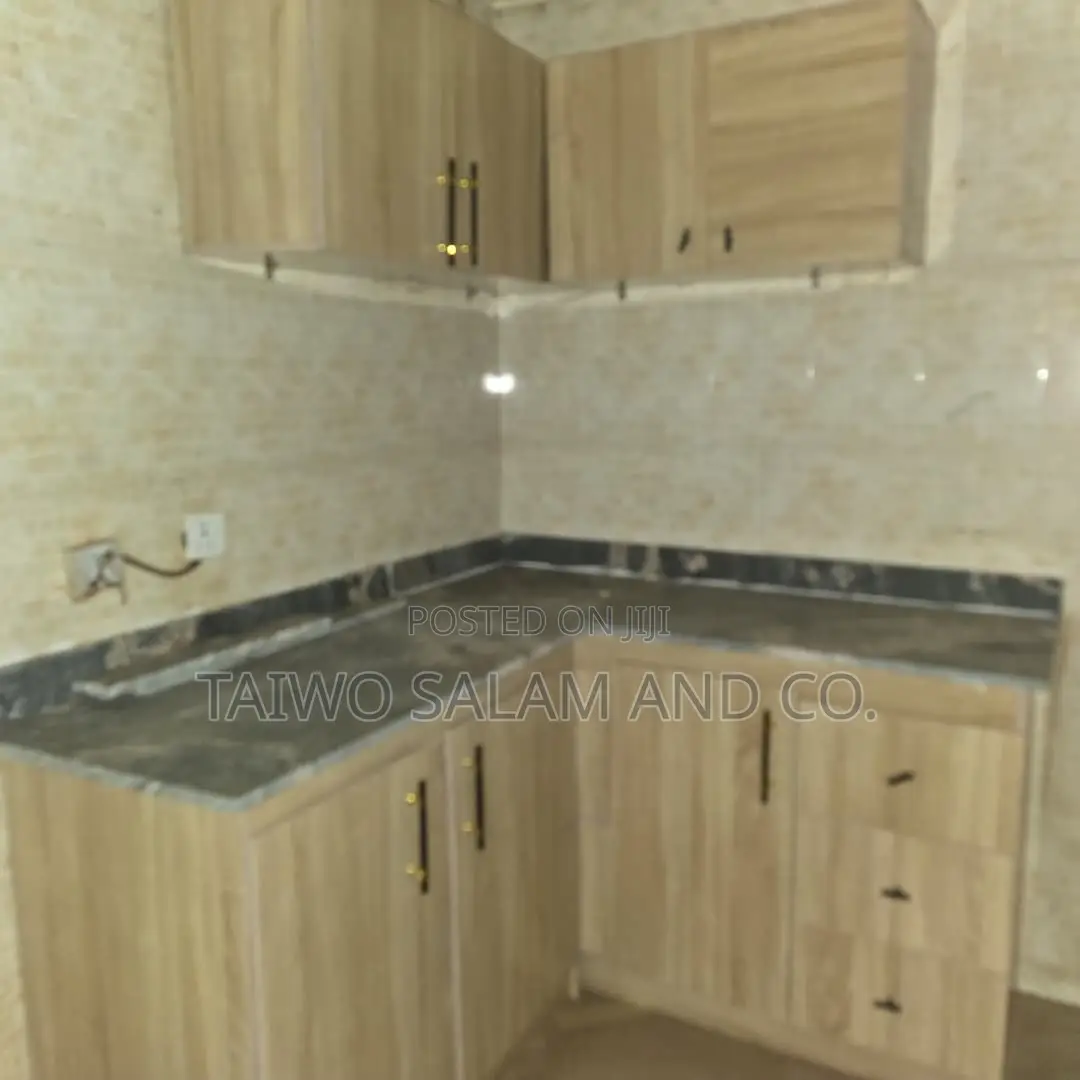 3bdrm Block of Flats in Apata for rent