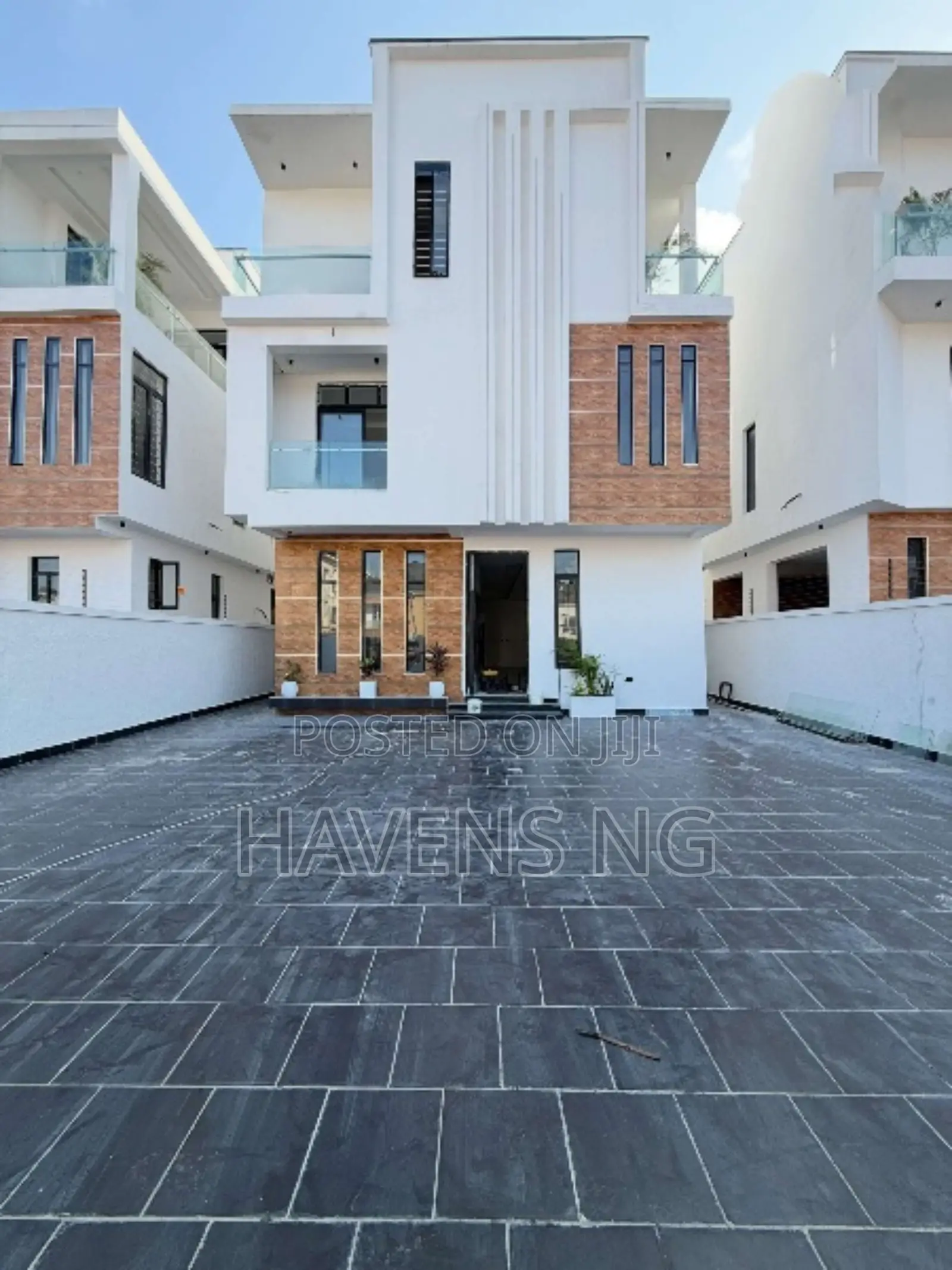 5bdrm Duplex in Osapa london for sale
