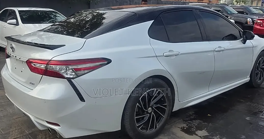 Toyota Camry 2019 White