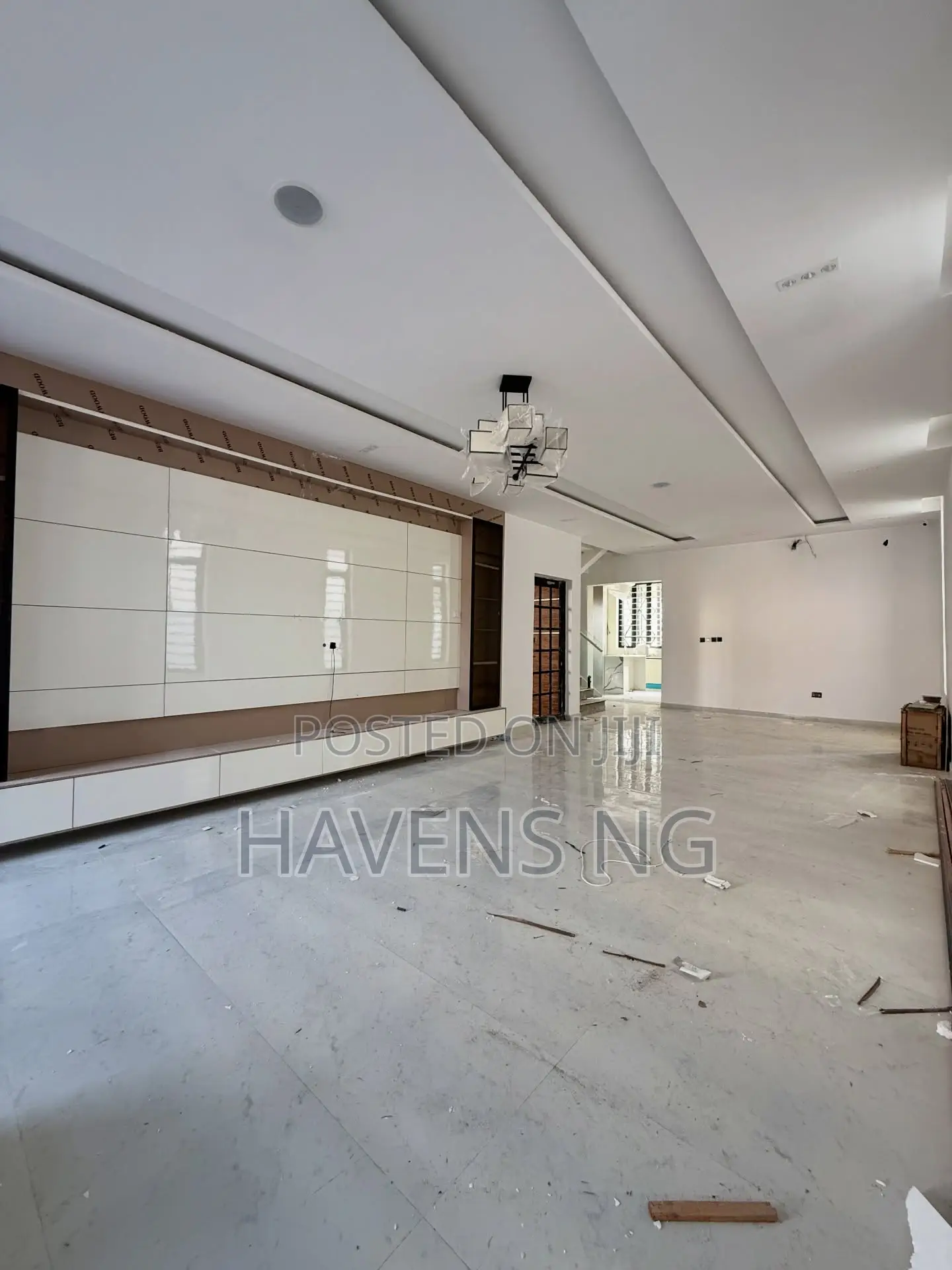 5bdrm Duplex in Osapa london for sale