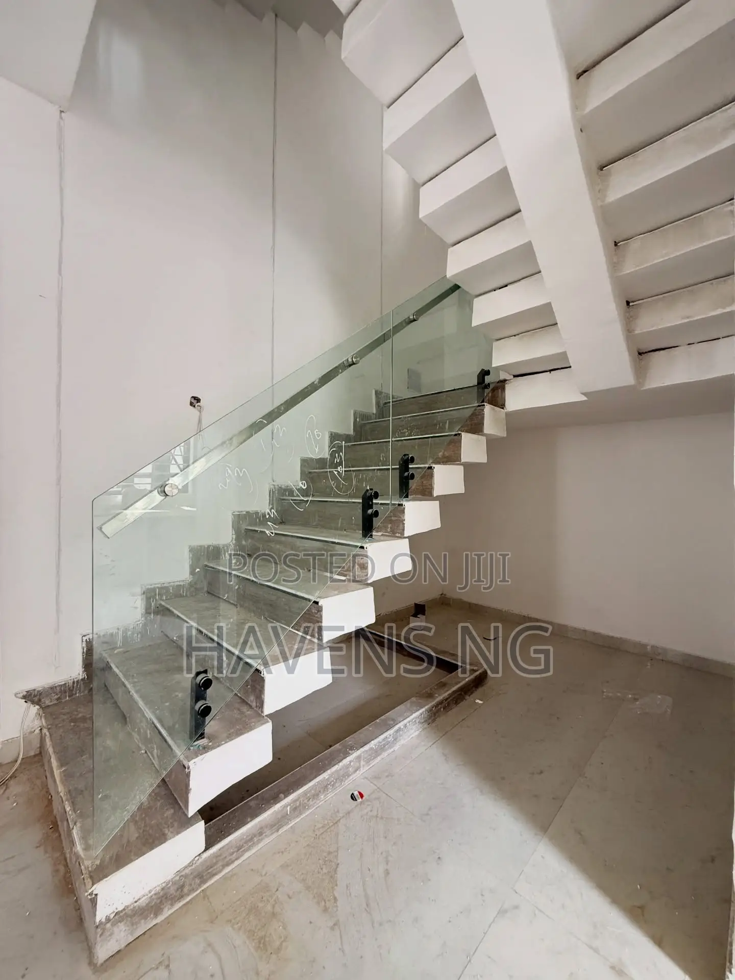 5bdrm Duplex in Osapa london for sale