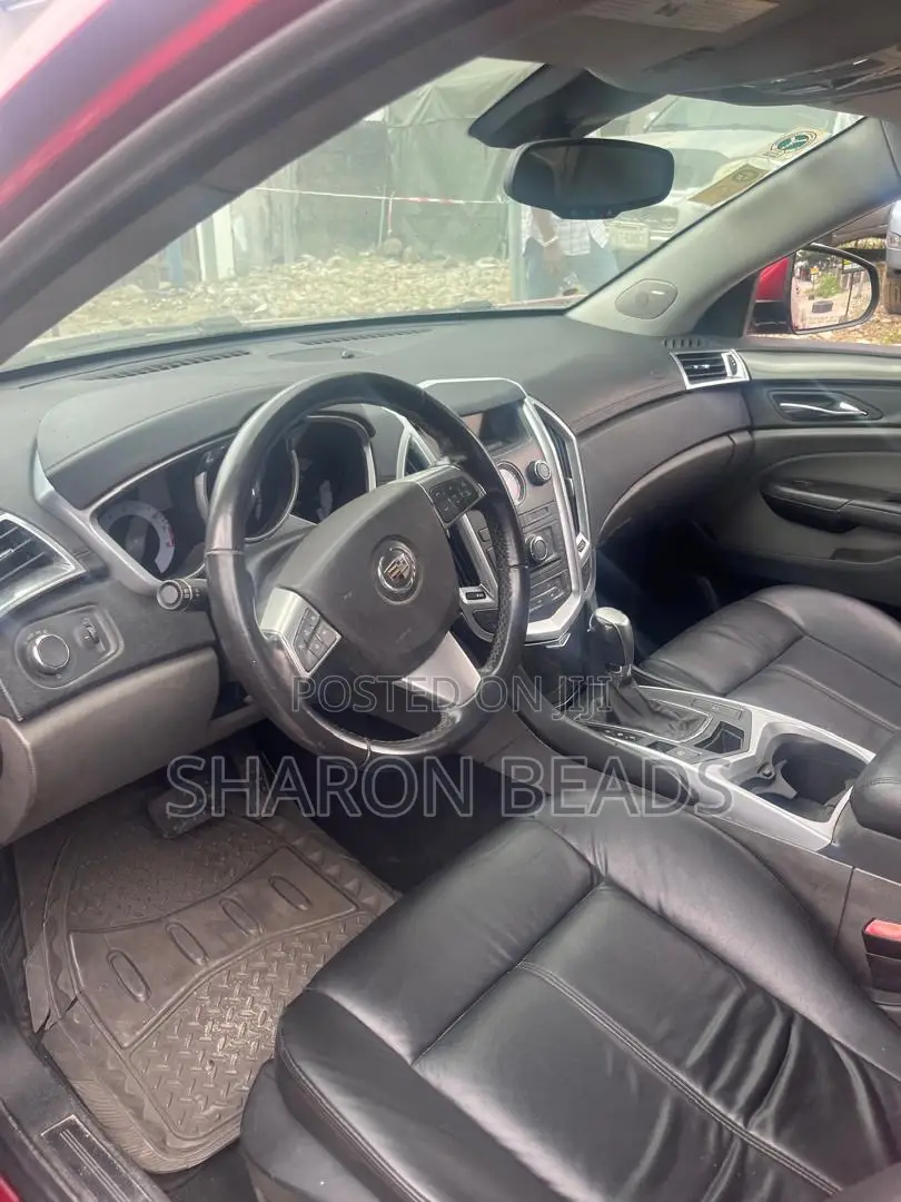 Cadillac SRX 2011 Red