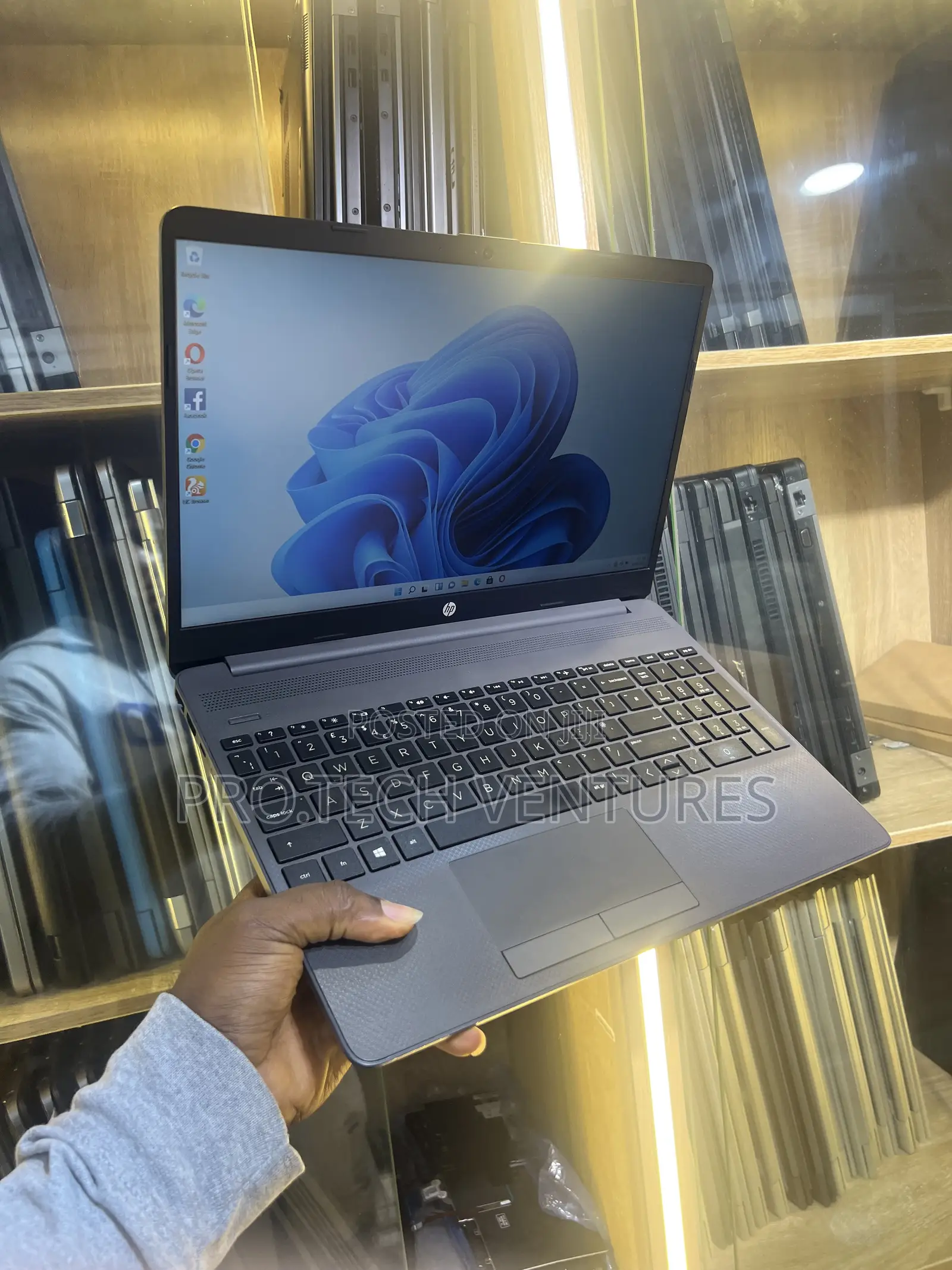 Laptop HP 255 G8 8GB AMD Ryzen 5 SSD 256GB