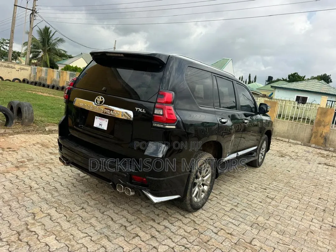 Toyota Land Cruiser Prado 2012 Black