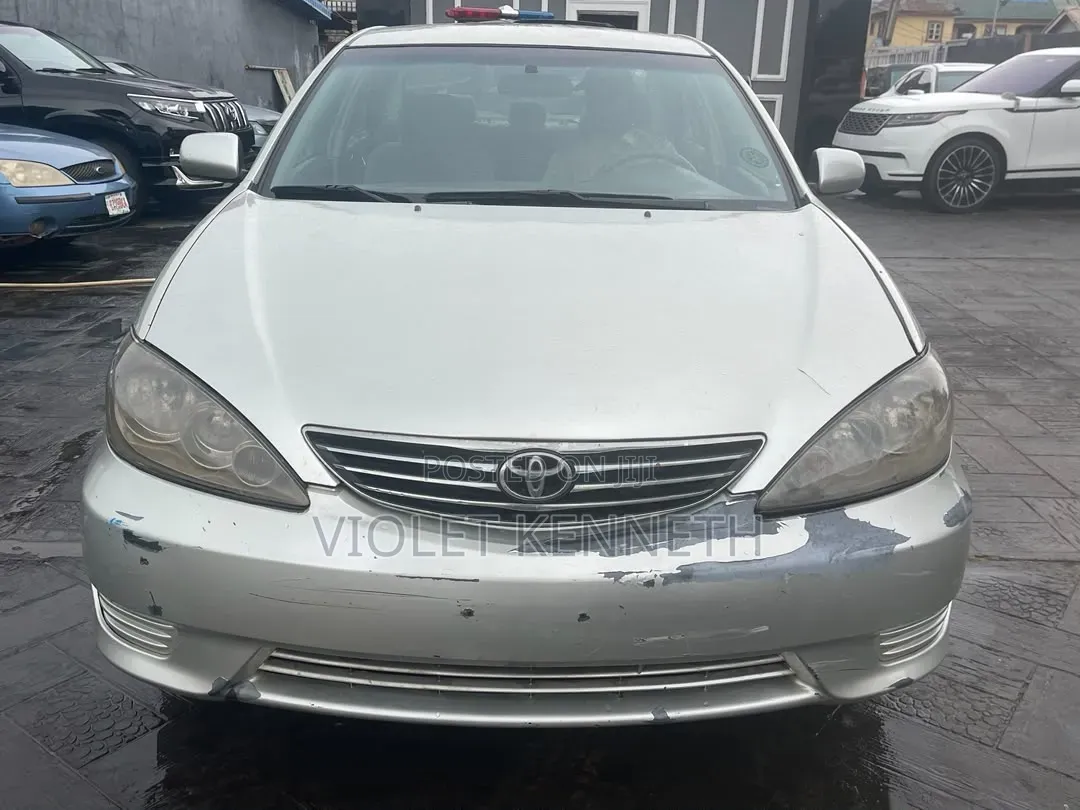 Toyota Camry 2025 Silver