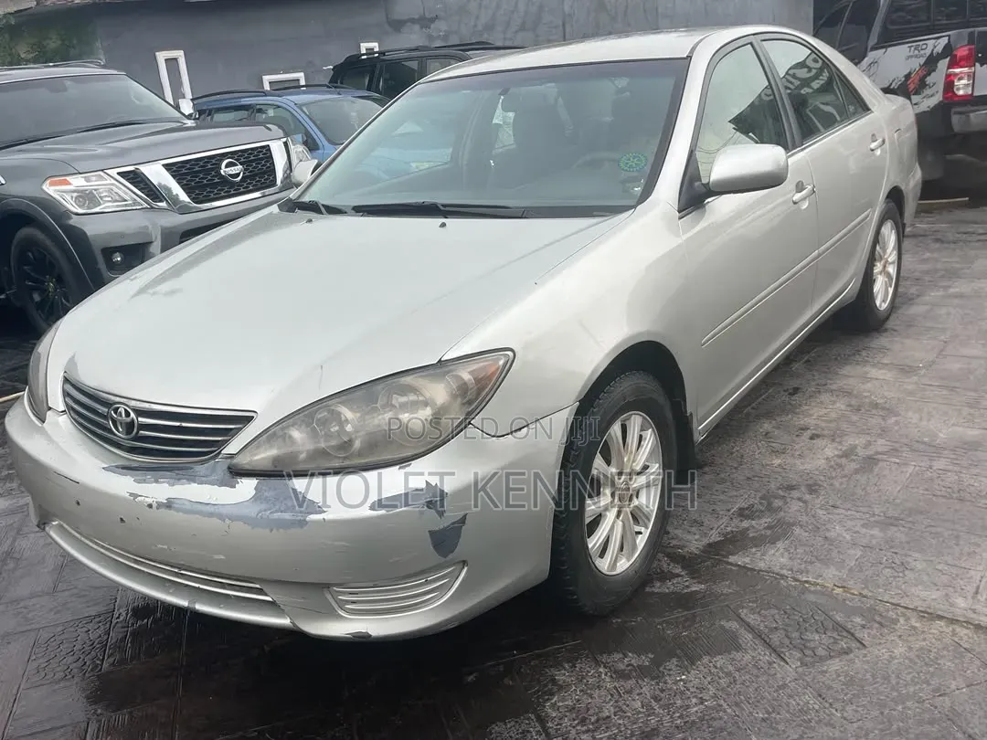 Toyota Camry 2025 Silver