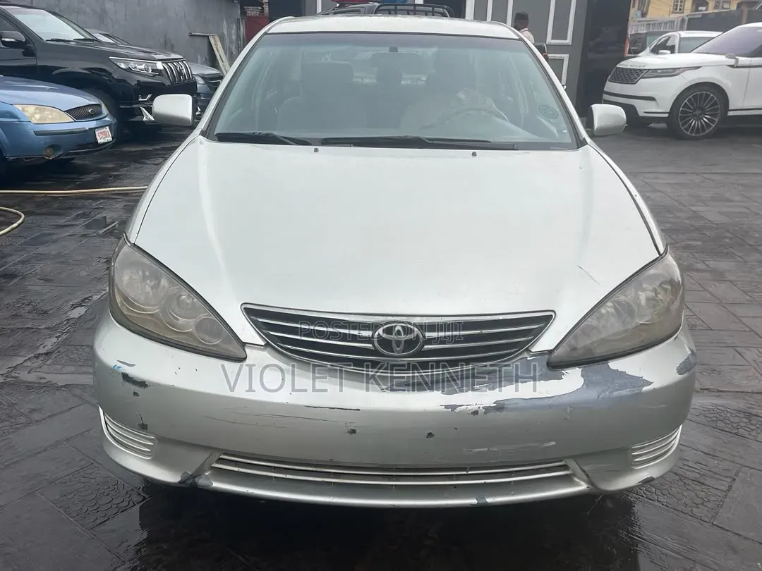 Toyota Camry 2025 Silver