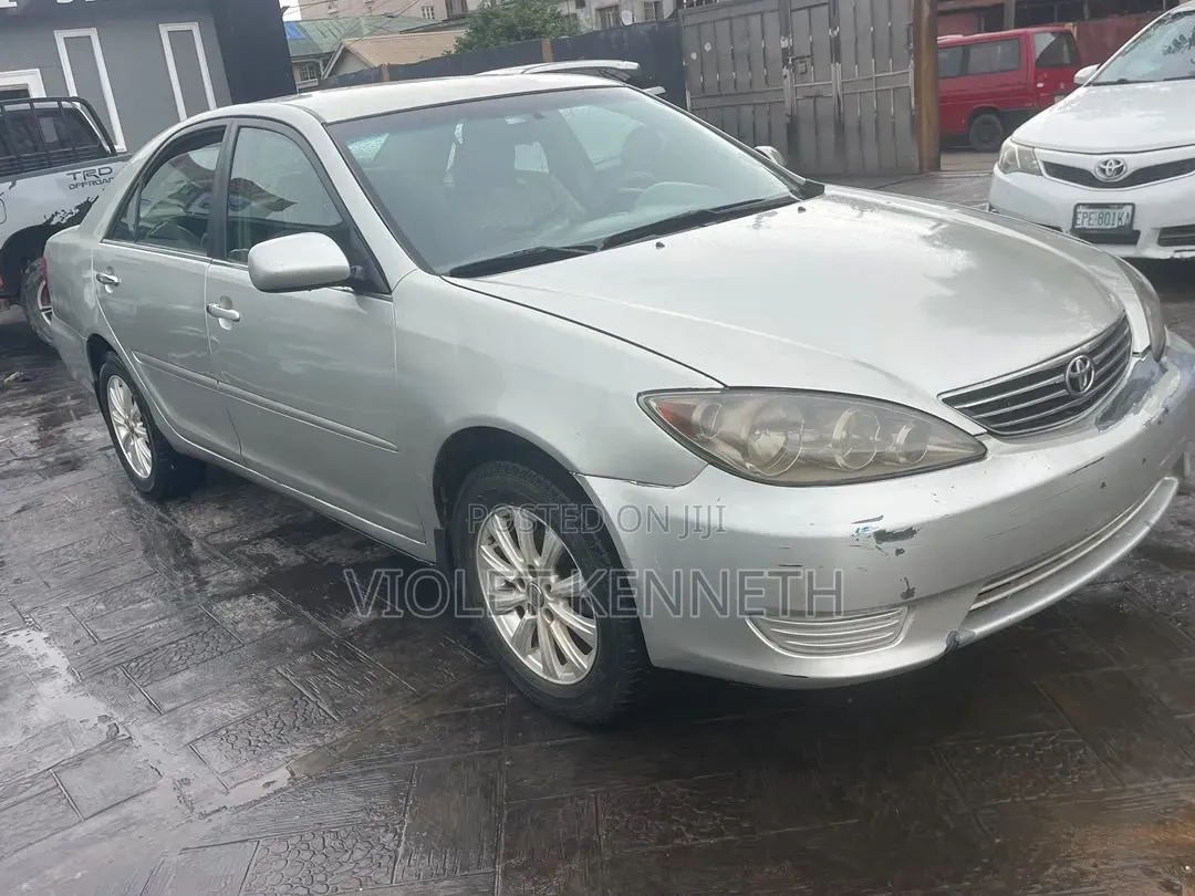 Toyota Camry 2025 Silver
