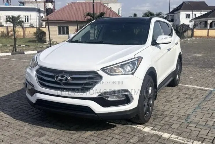 Hyundai Santa Fe Limited Ultimate FWD 2018 White