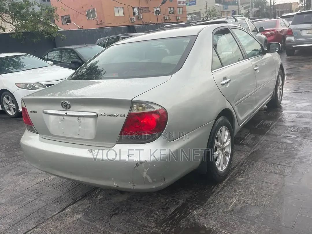 Toyota Camry 2025 Silver