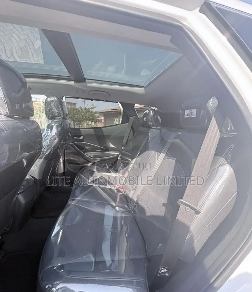 Hyundai Santa Fe Limited Ultimate FWD 2018 White