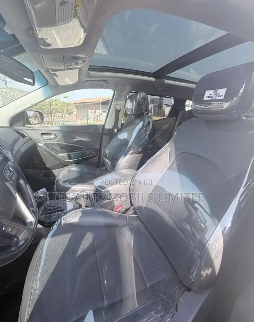 Hyundai Santa Fe Limited Ultimate FWD 2018 White