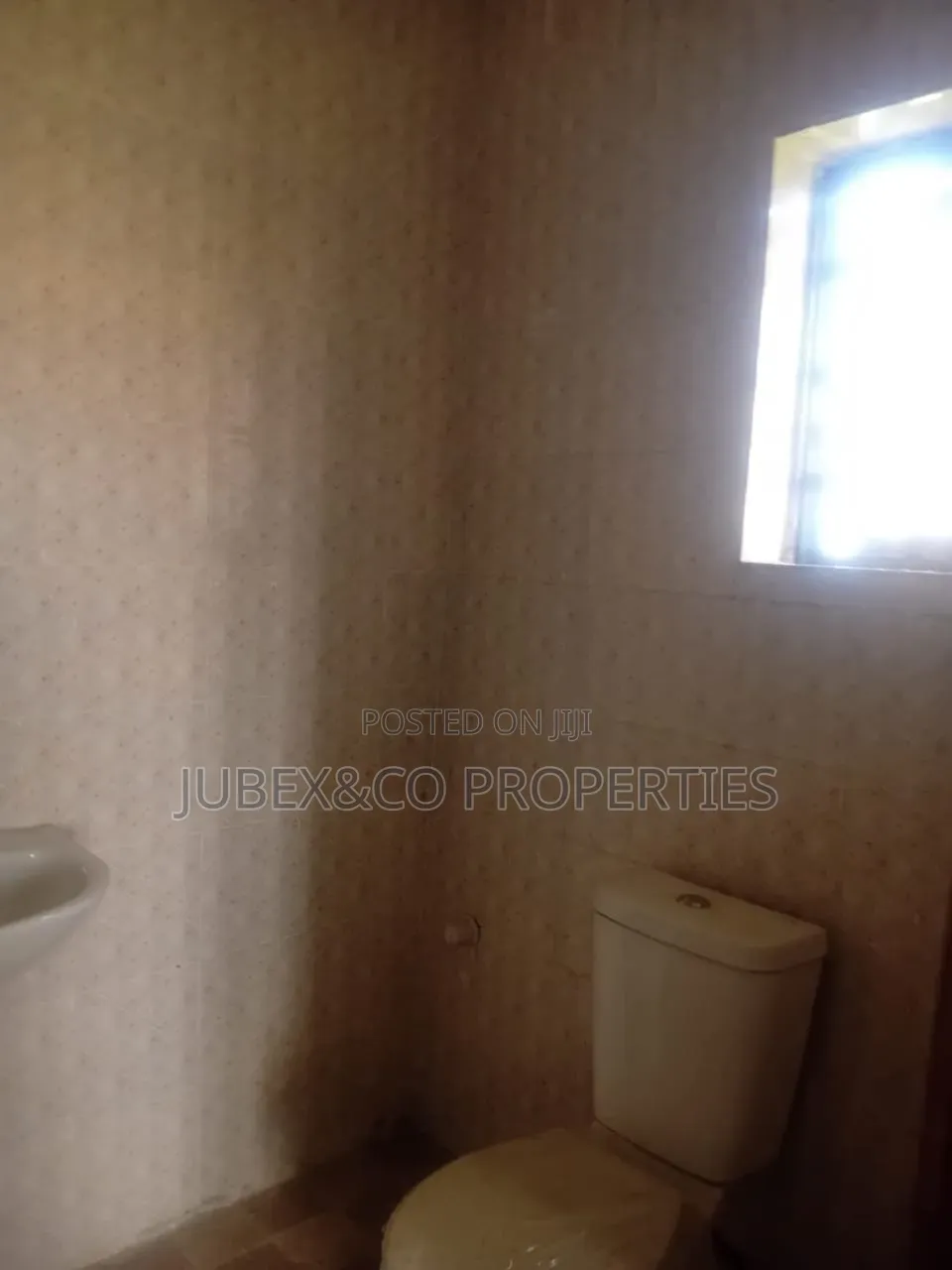3bdrm Block of Flats in Tinubu Village for sale