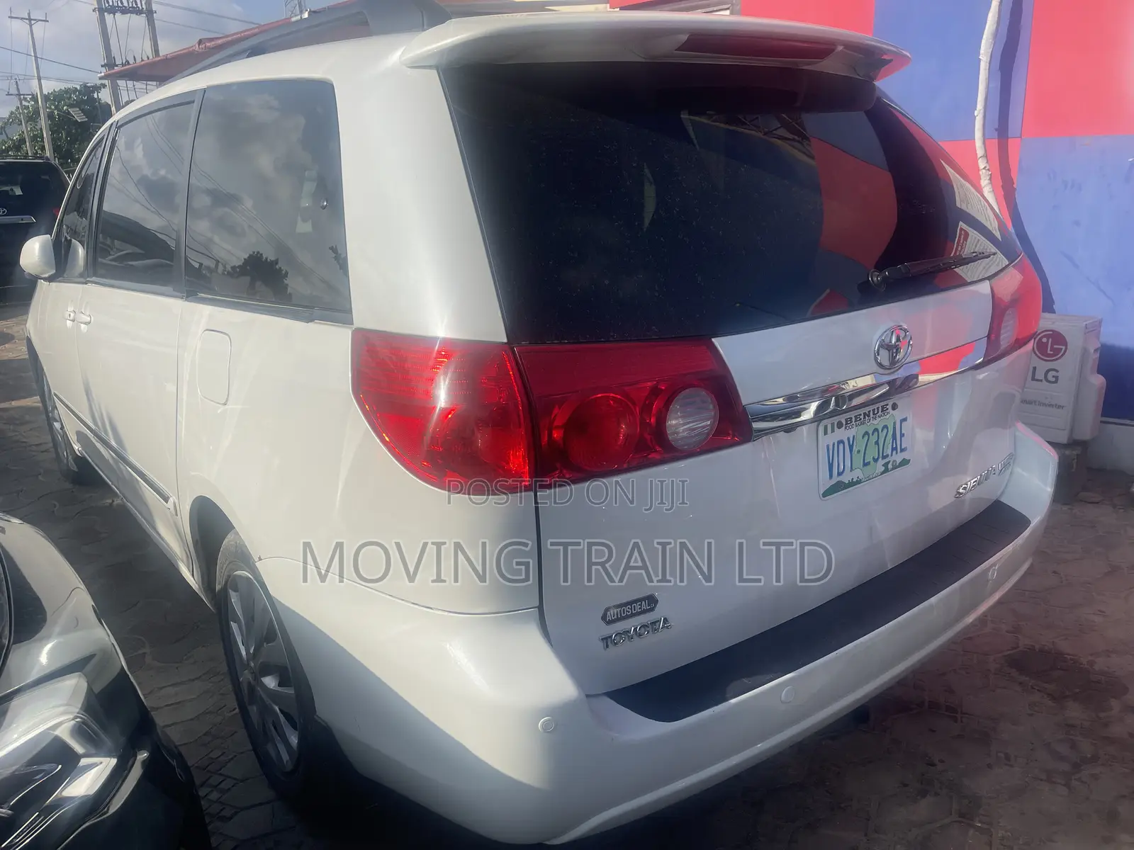 Toyota Sienna XLE Limited AWD 2009 White