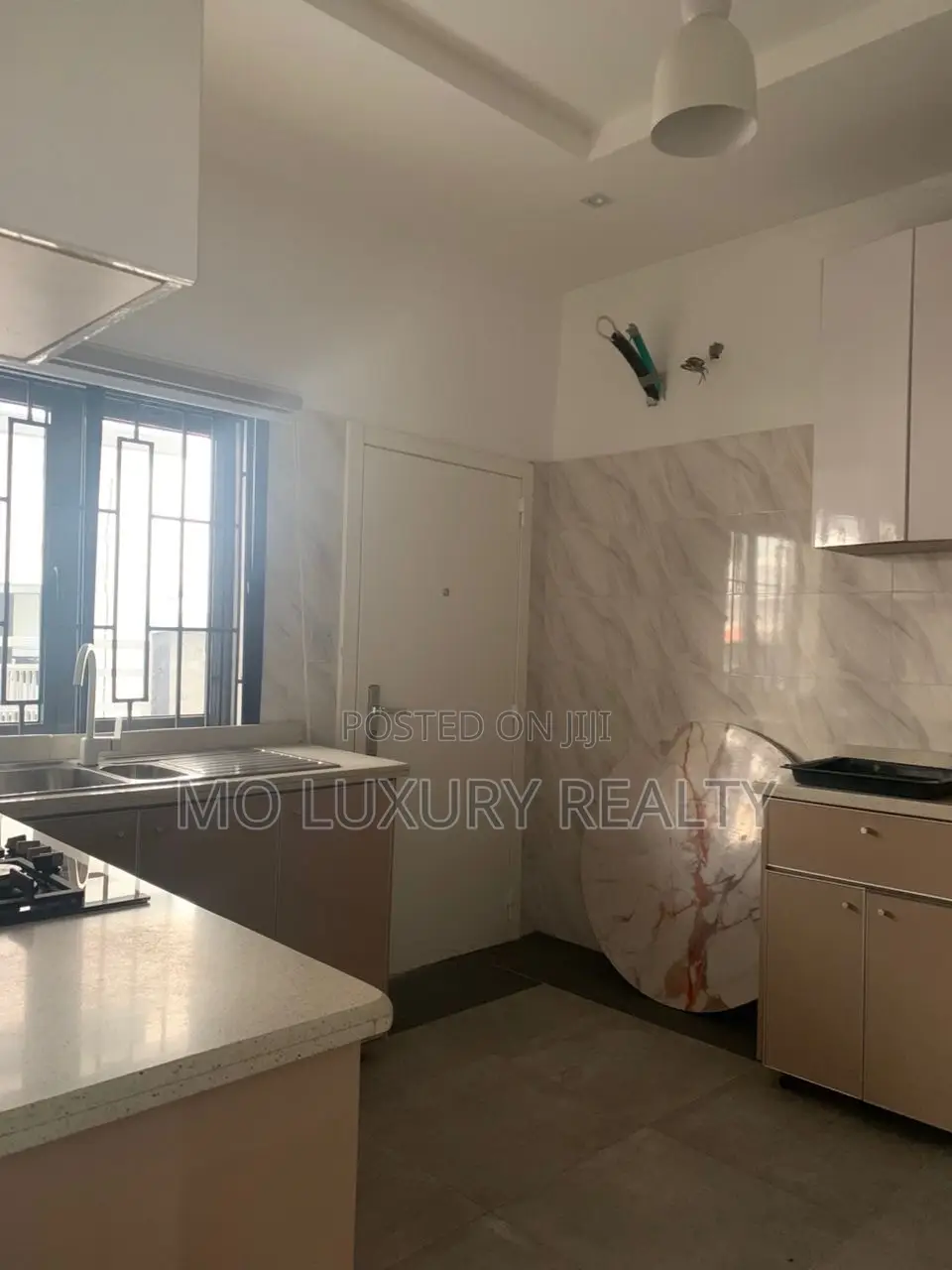 3bdrm Apartment in Chevron for rent