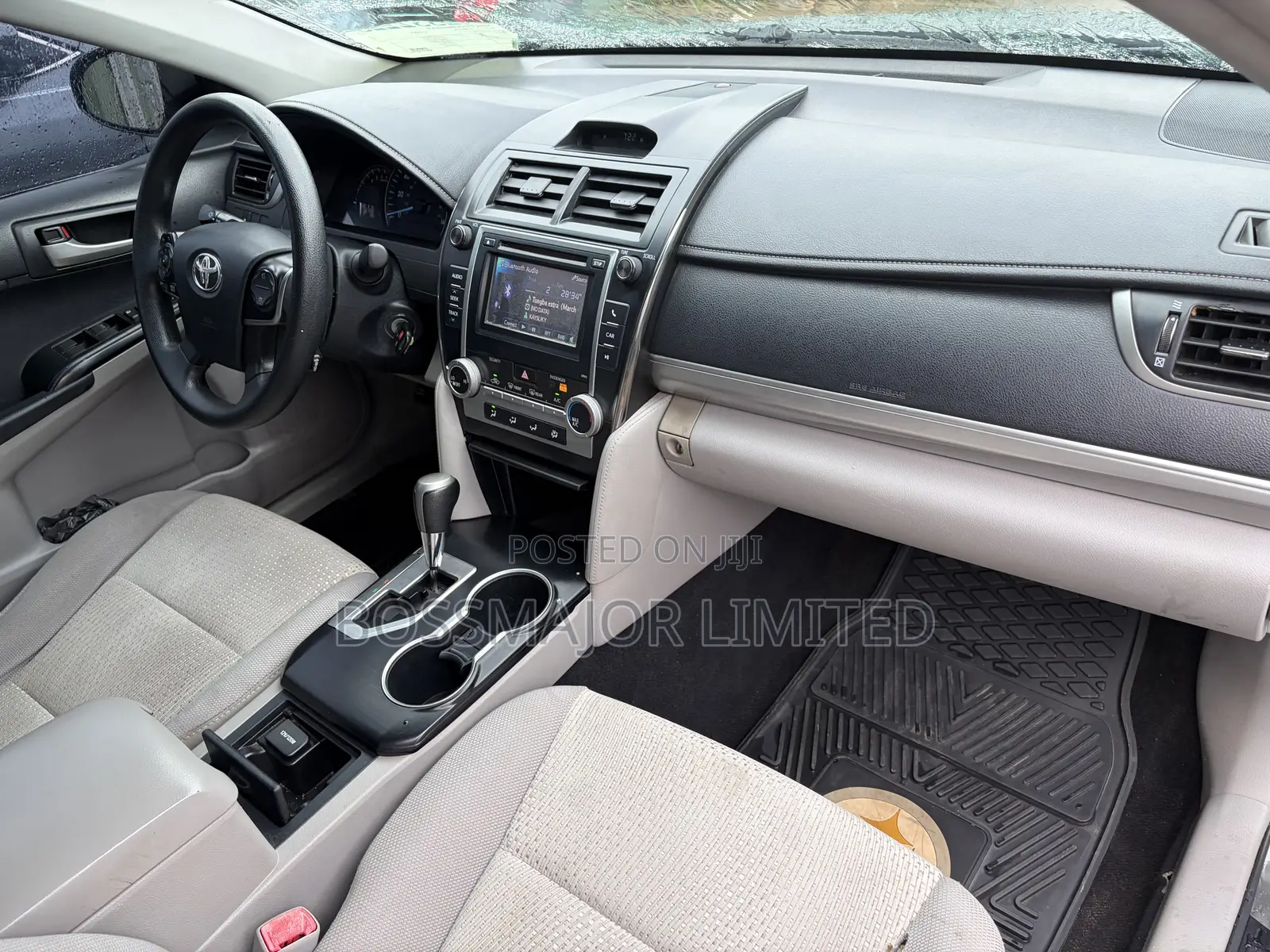 Toyota Camry LE 4dr Sedan (2.5L 4cyl 6A) 2012