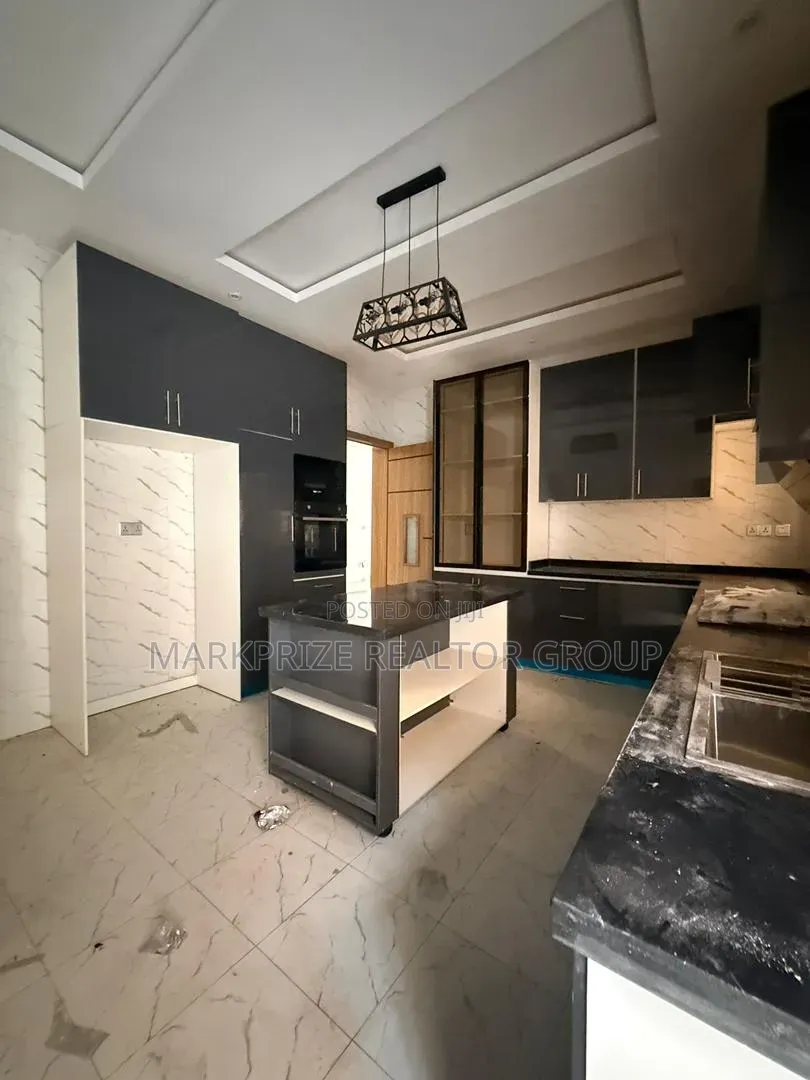 5bdrm Duplex in Magodo Phase 2 for sale