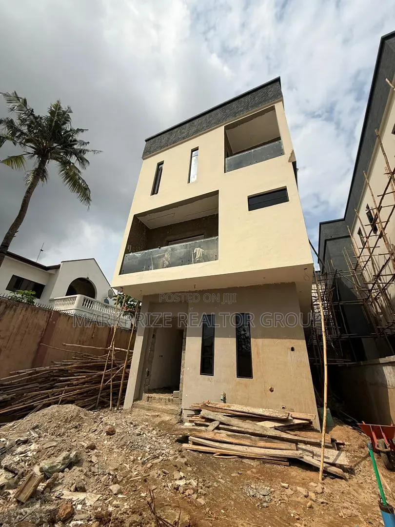 5bdrm Duplex in Magodo Phase 2 for sale