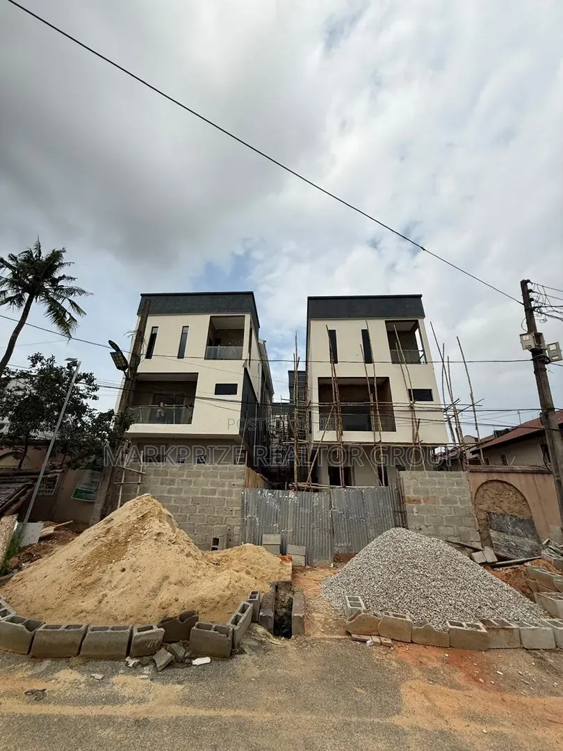 5bdrm Duplex in Magodo Phase 2 for sale
