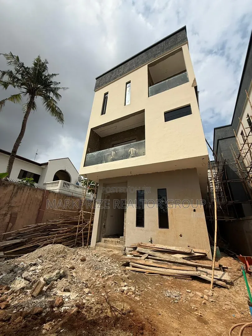5bdrm Duplex in Magodo Phase 2 for sale