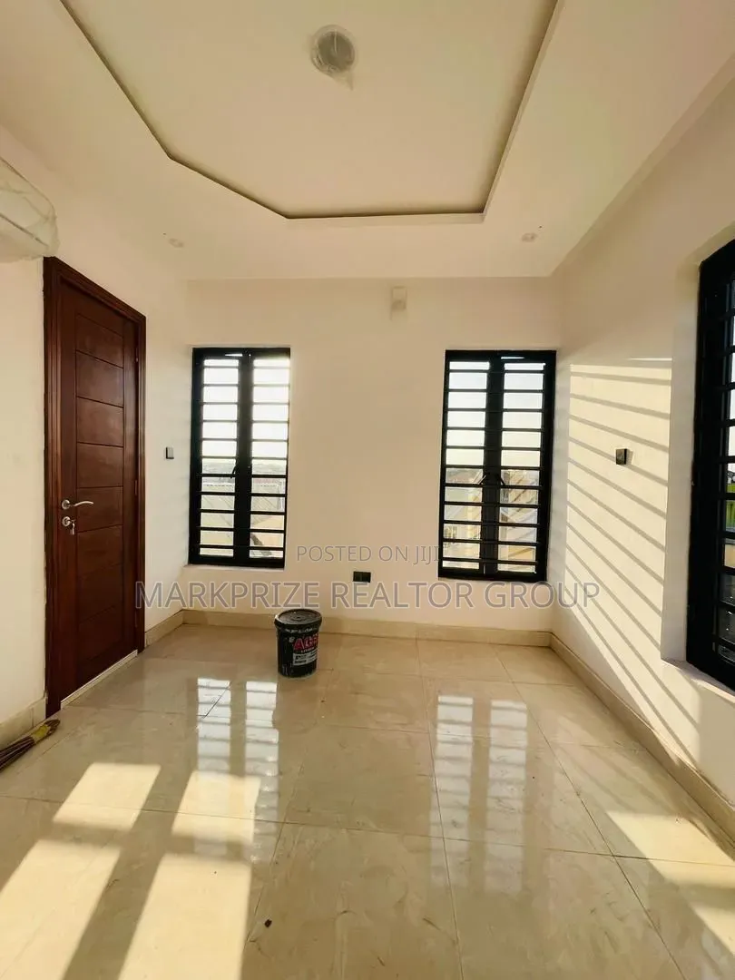 6bdrm Duplex in Magodo Phase 2 for sale