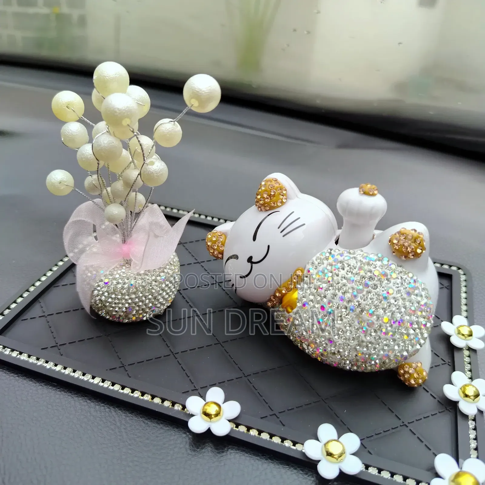 Diamond Cat Solar Energy Shake Hands When Sunny Home Decration Gift