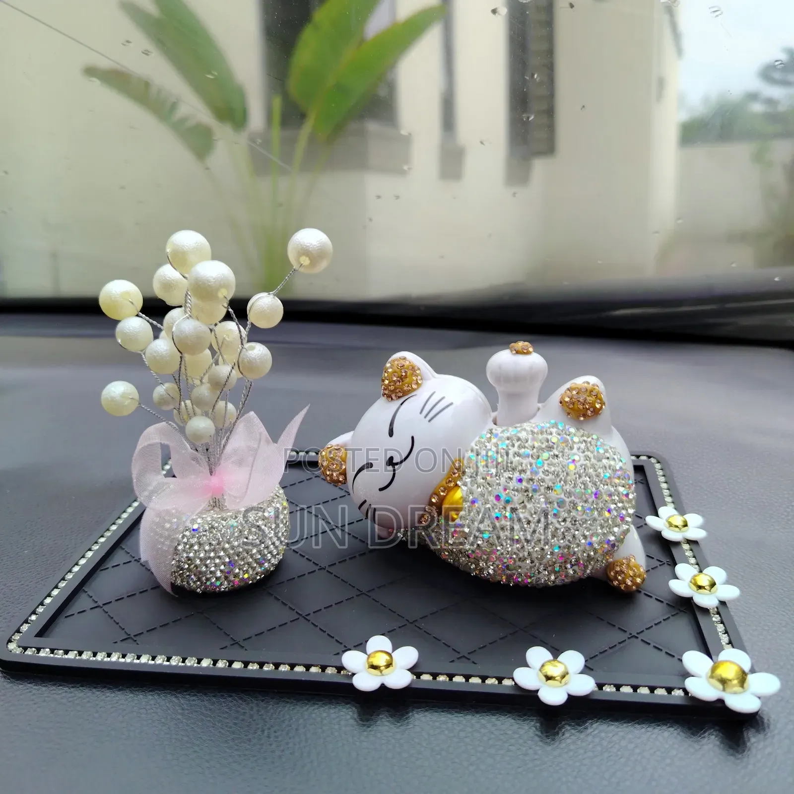Diamond Cat Solar Energy Shake Hands When Sunny Home Decration Gift