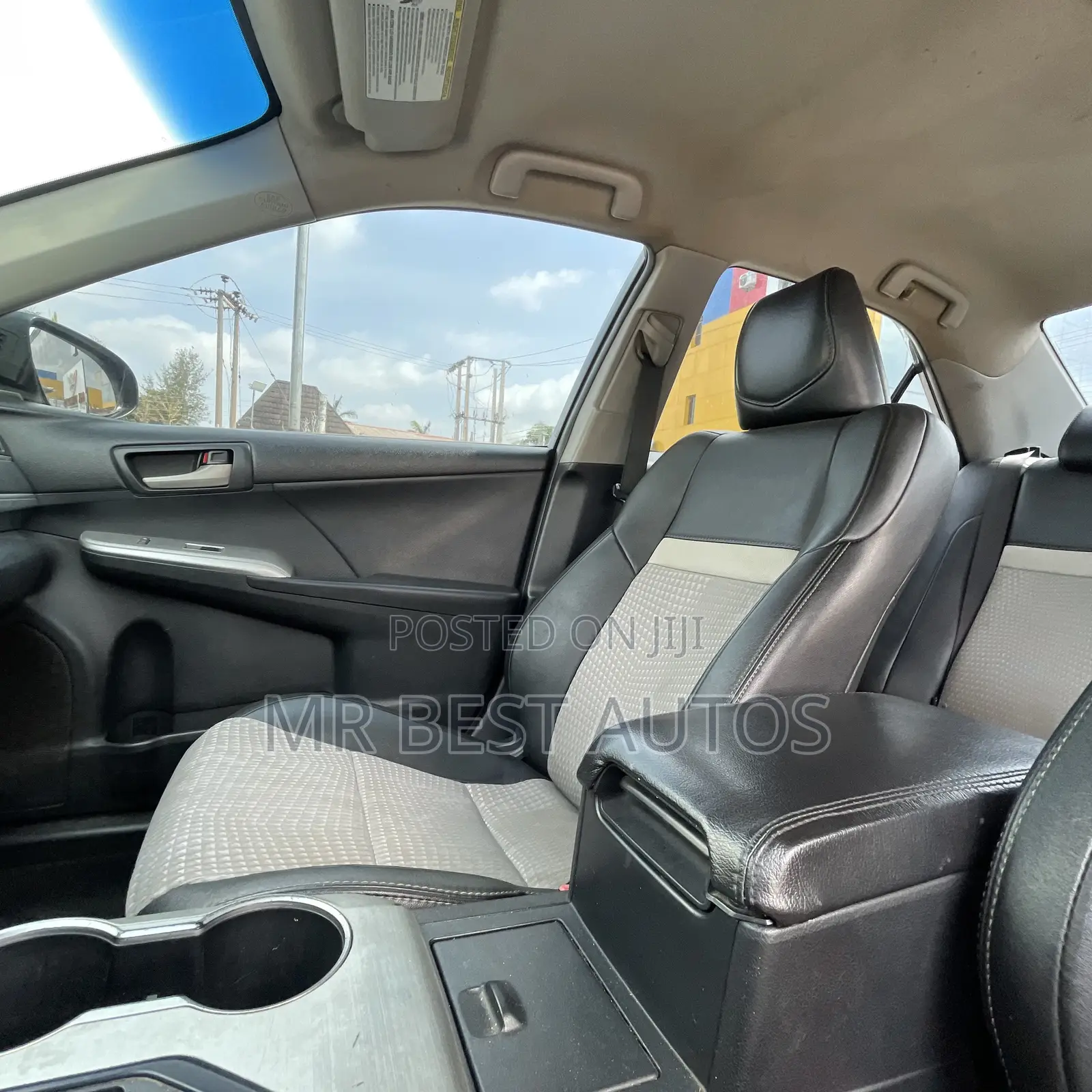Toyota Camry SE 4dr Sedan (2.5L 4cyl 6A) 2013 Gray