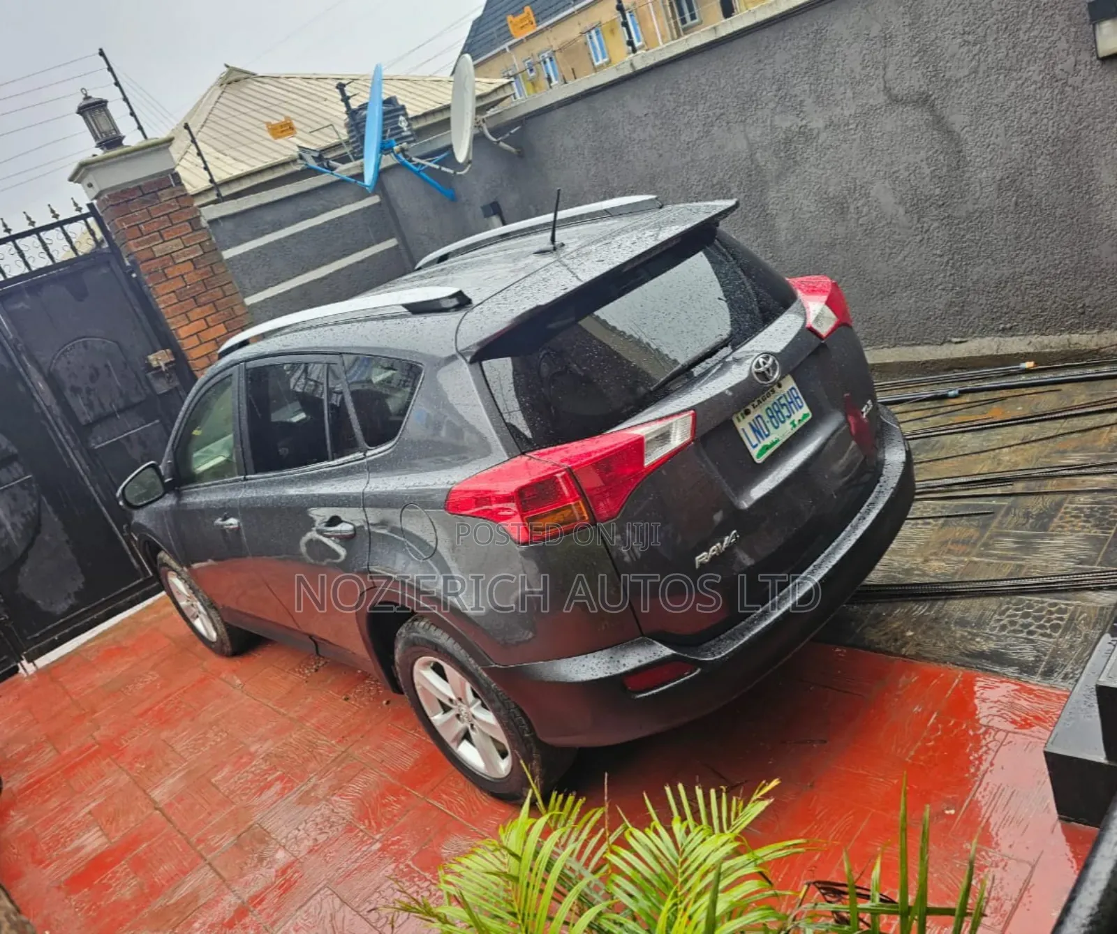 Toyota RAV4 LE 4dr SUV (2.5L 4cyl 6A) 2014 Gray