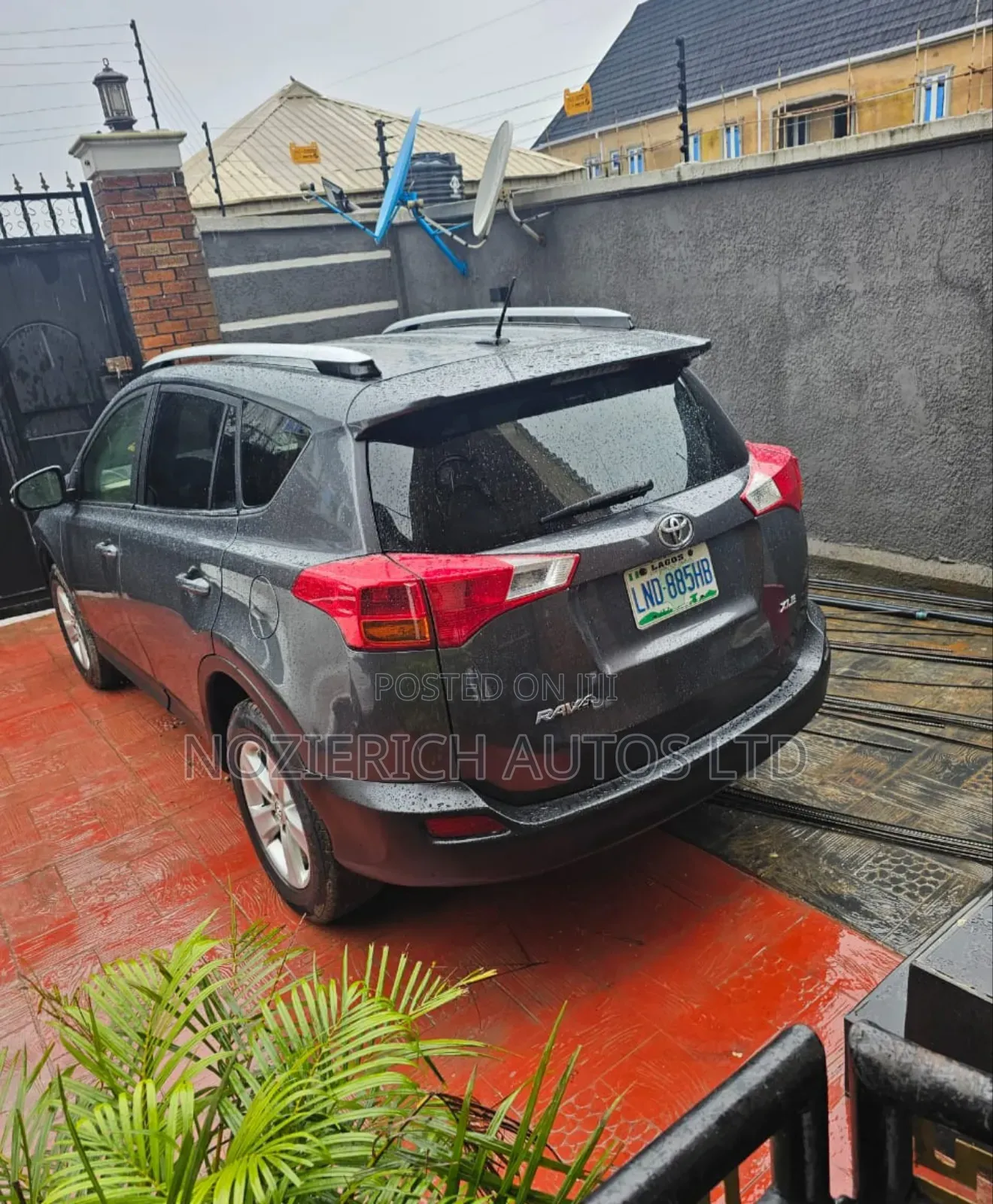Toyota RAV4 LE 4dr SUV (2.5L 4cyl 6A) 2014 Gray