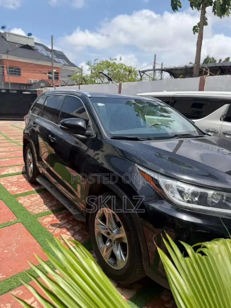 Toyota Highlander XLE V6 4x4 (3.5L 6cyl 6A) 2016 Black