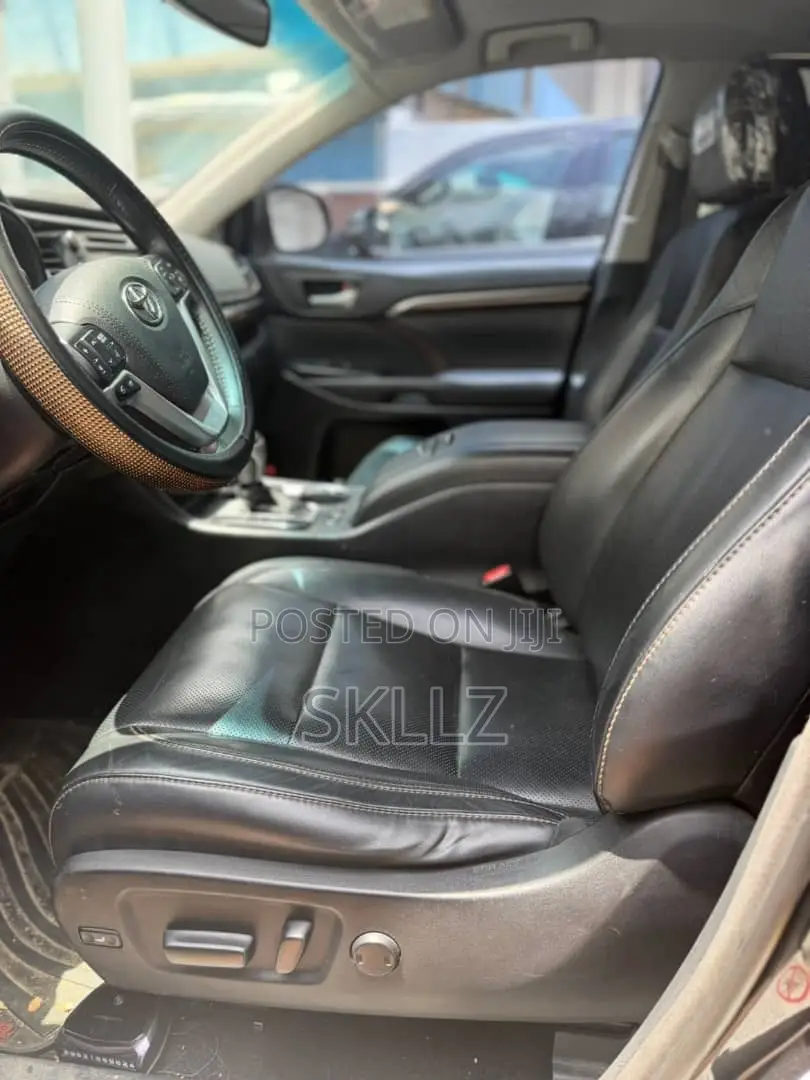Toyota Highlander XLE V6 4x4 (3.5L 6cyl 6A) 2016 Black