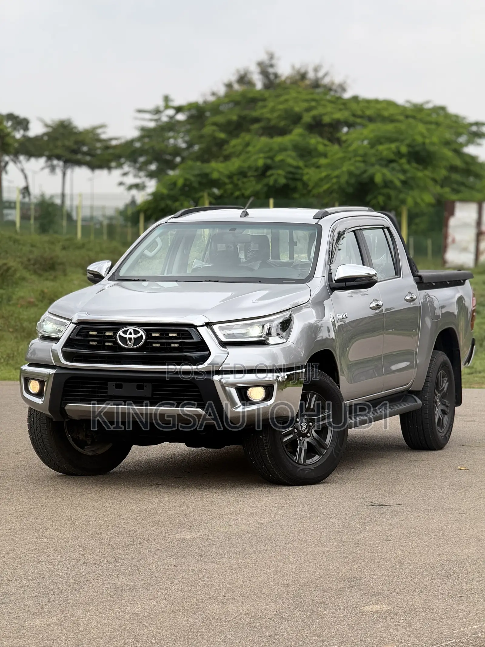 Toyota Hilux 2024 Silver