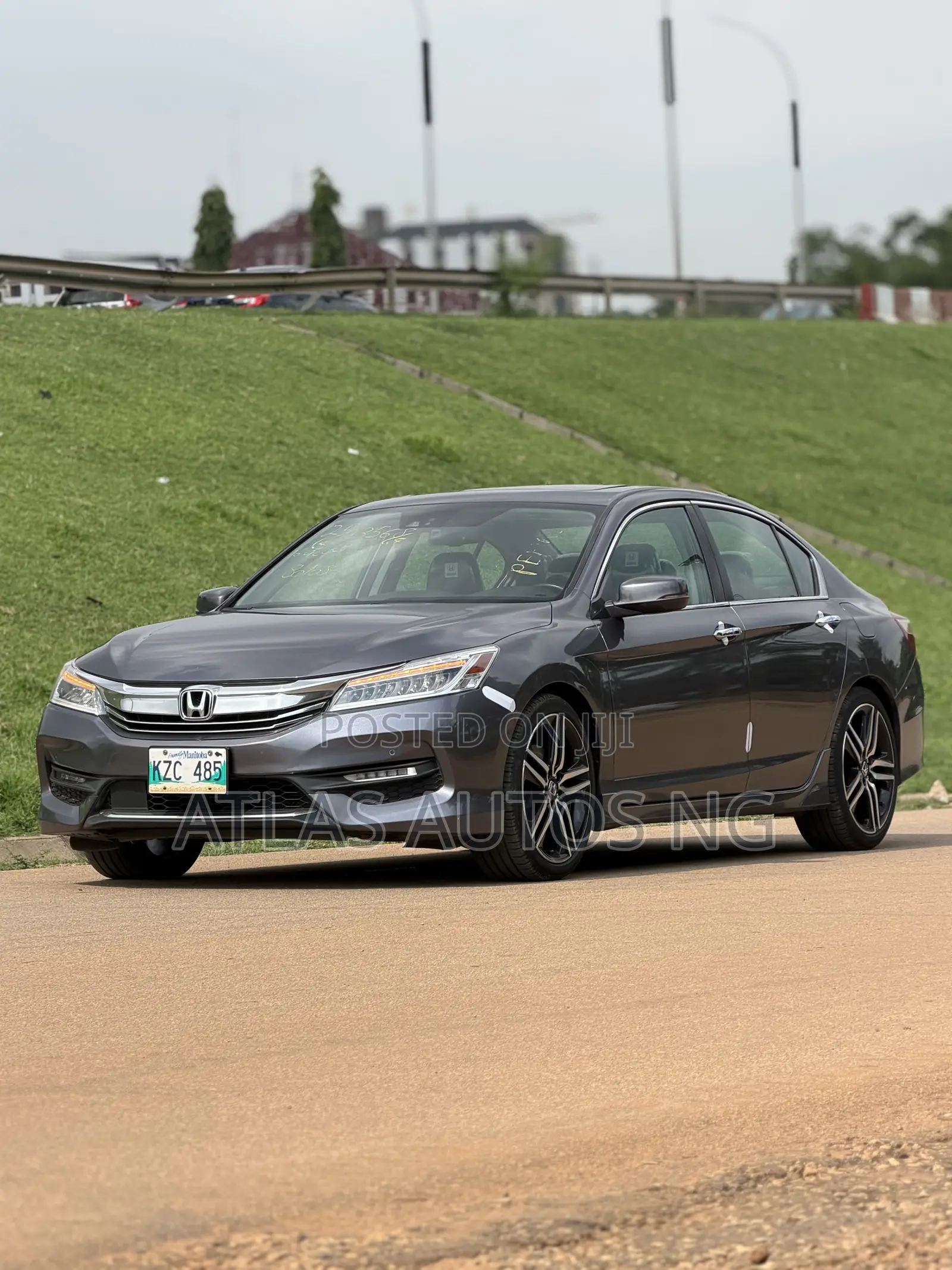 Honda Accord Touring 4dr Sedan FWD (3.5L 6cyl 6A) 2016 Gray