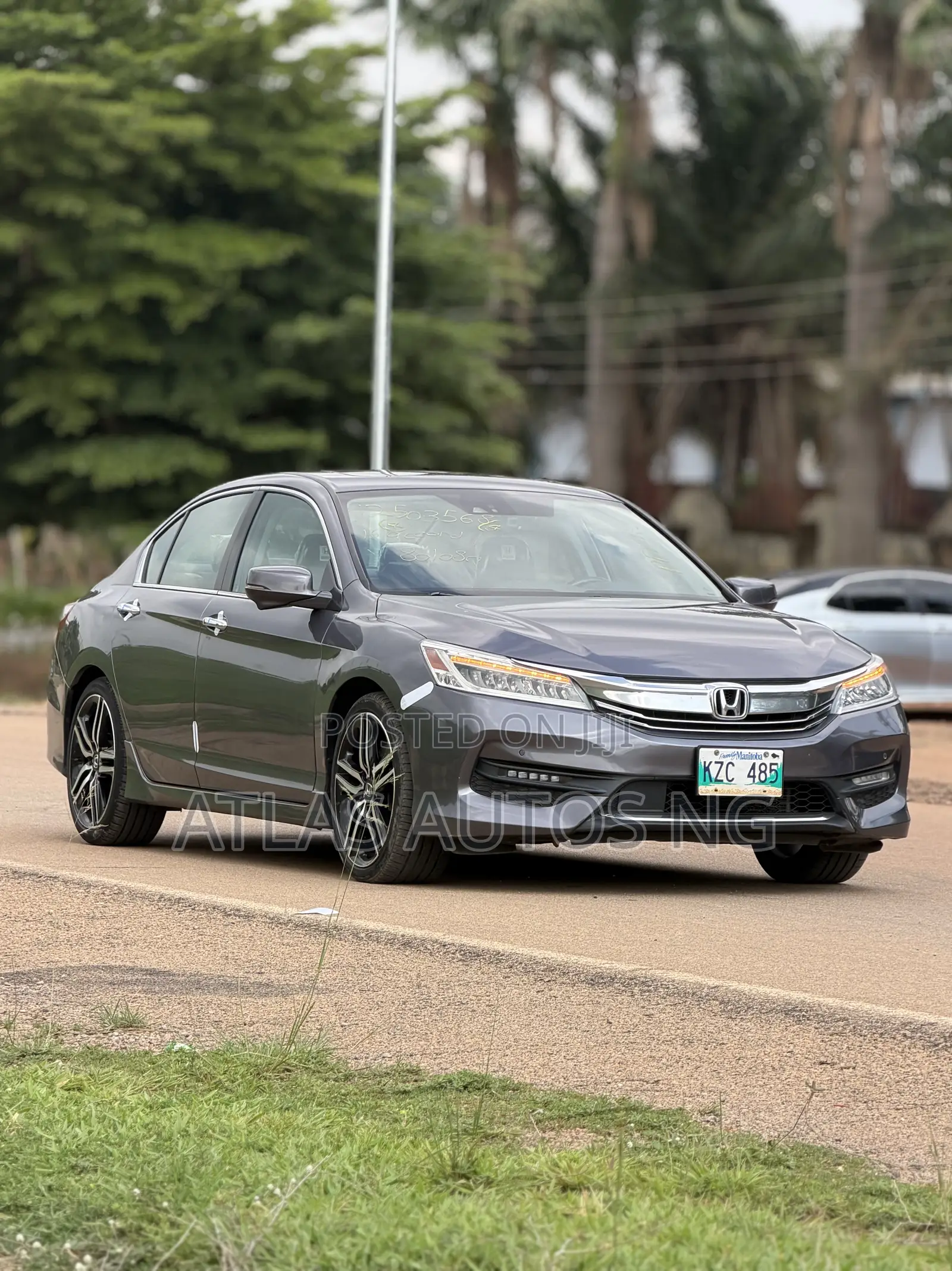 Honda Accord Touring 4dr Sedan FWD (3.5L 6cyl 6A) 2016 Gray