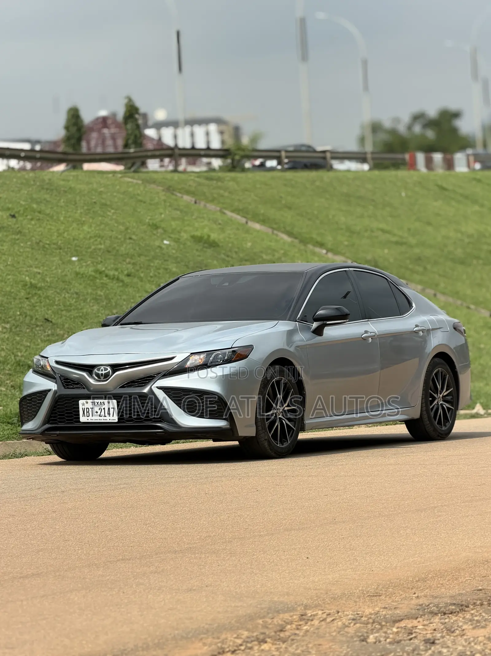 Toyota Camry SE 2022 Silver