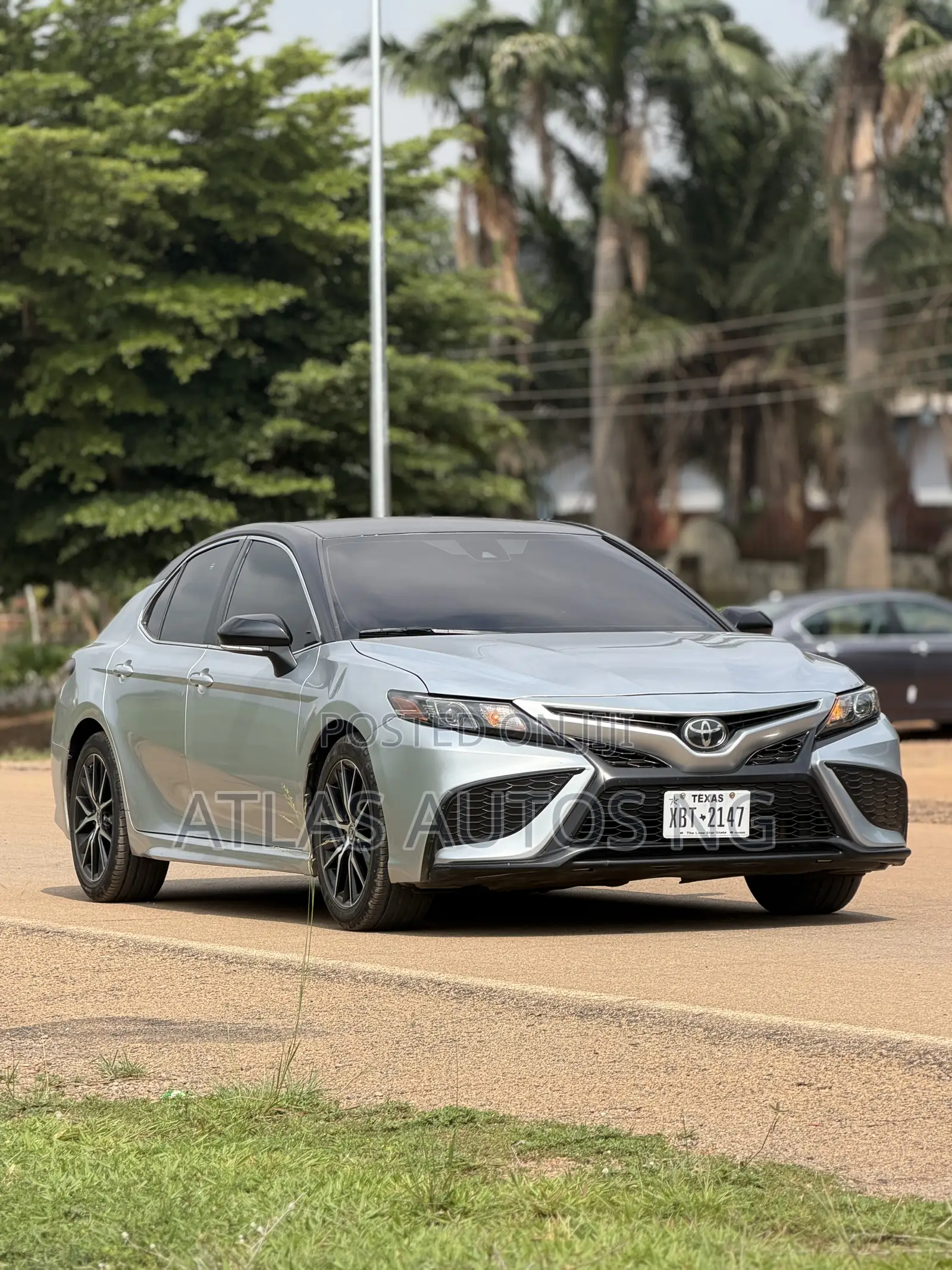 Toyota Camry SE 2022 Silver