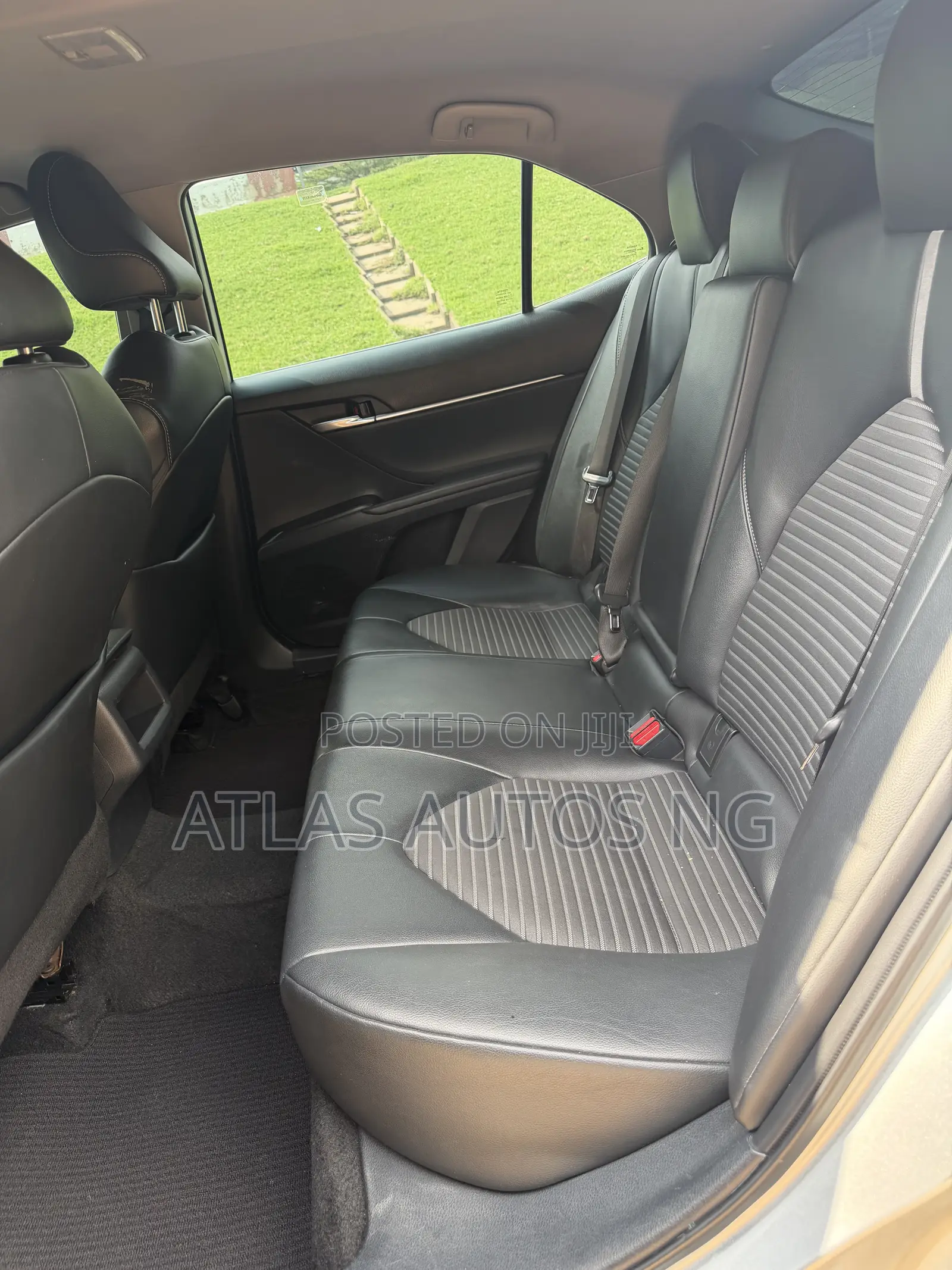 Toyota Camry SE 2022 Silver