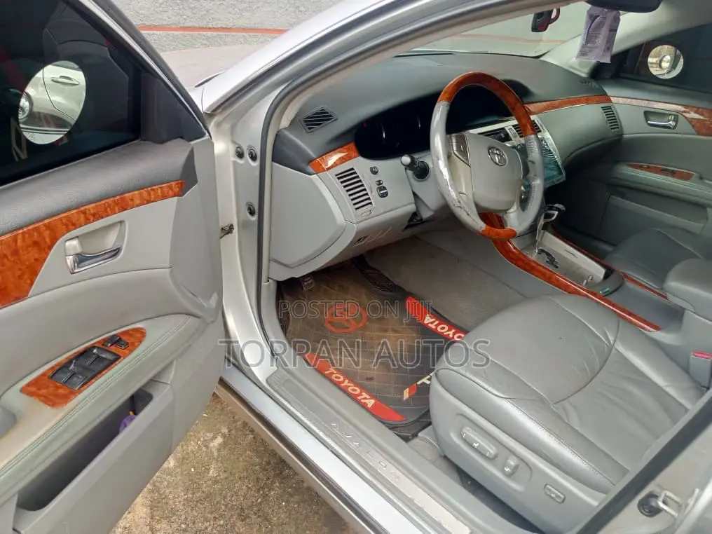 Toyota Avalon Limited 2010 White