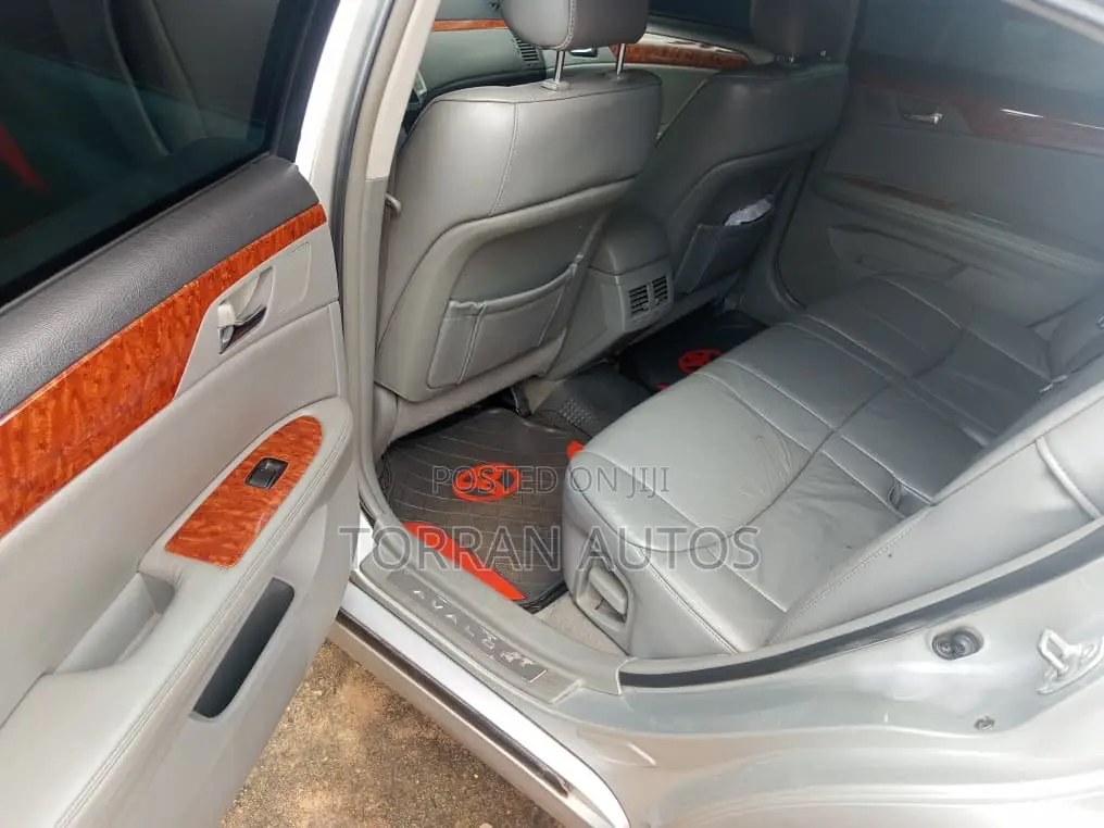 Toyota Avalon Limited 2010 White