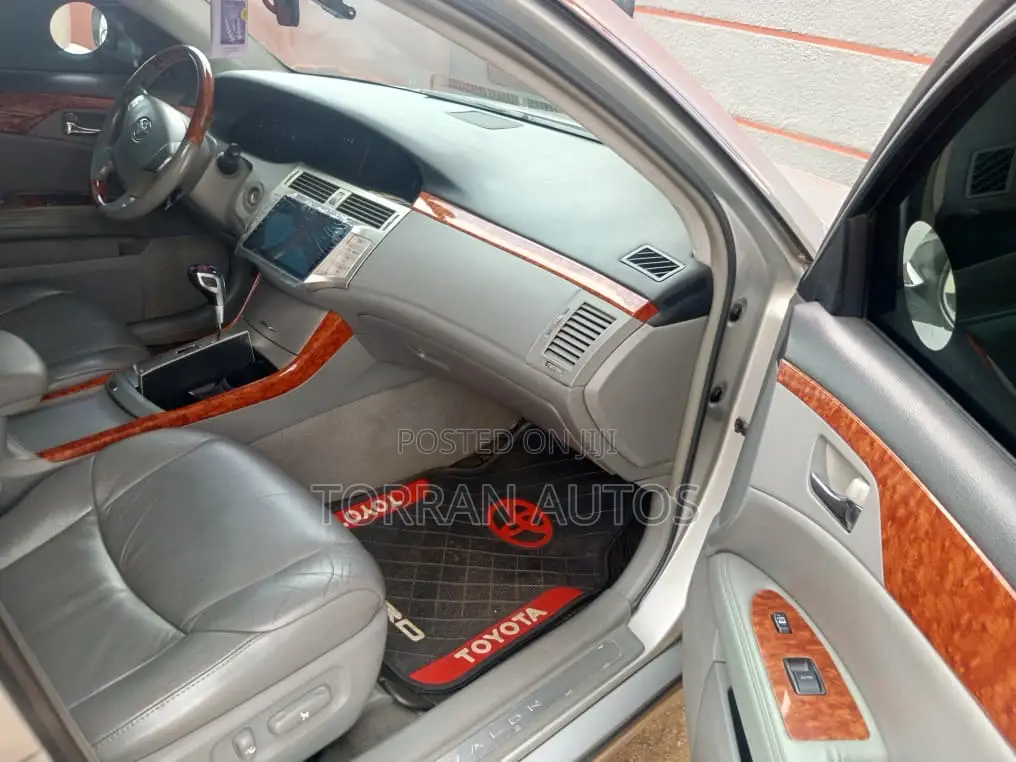 Toyota Avalon Limited 2010 White