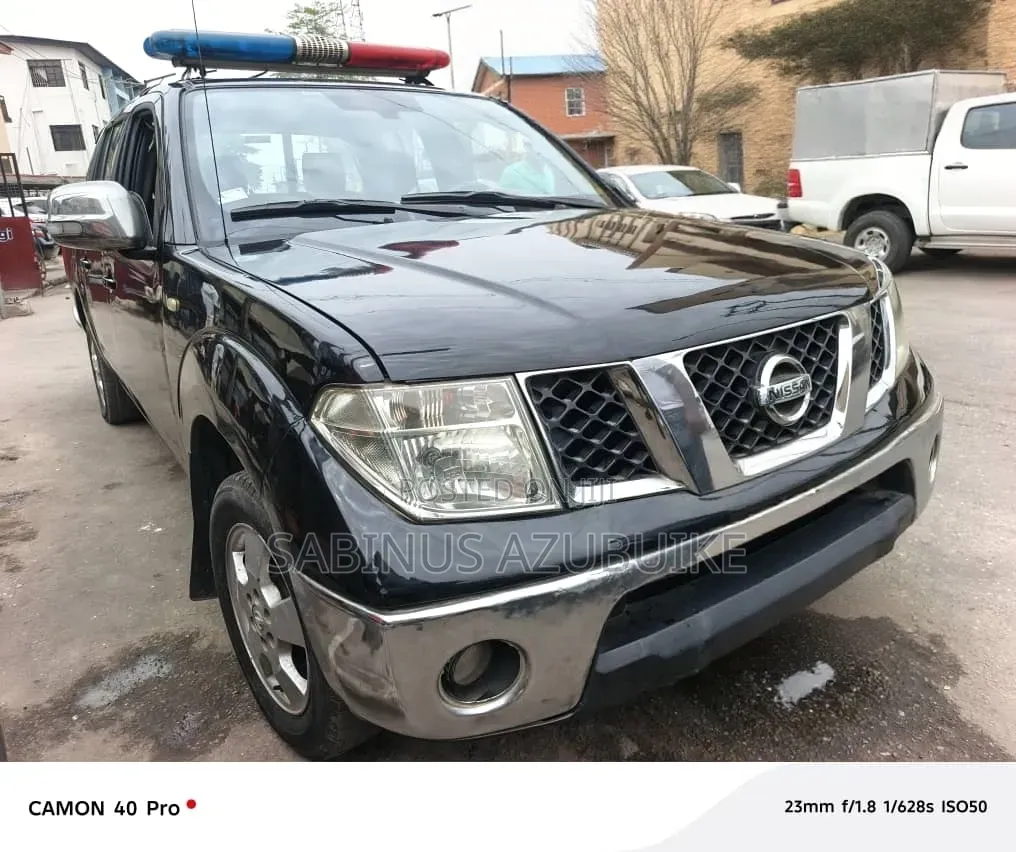 Nissan Navara 2010 Black