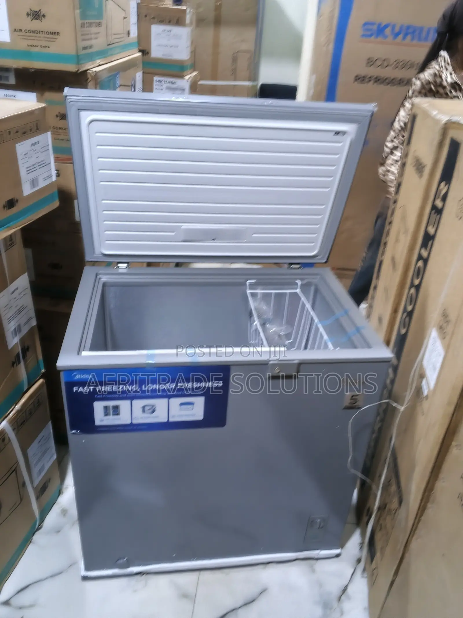 Midea 198l Chest Freezer for Bulk Food Storage