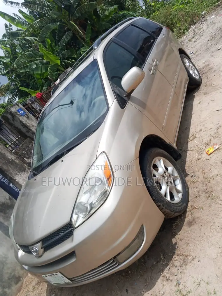 Toyota Sienna 2006 Gold